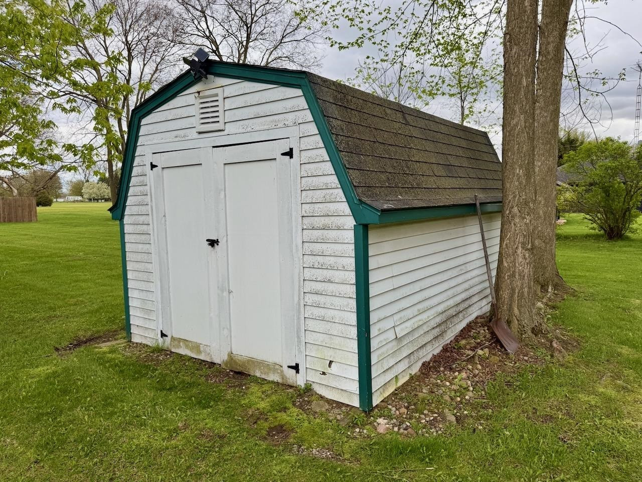710 E Broad Street, Chesaning, MI 48616 — Photo 27