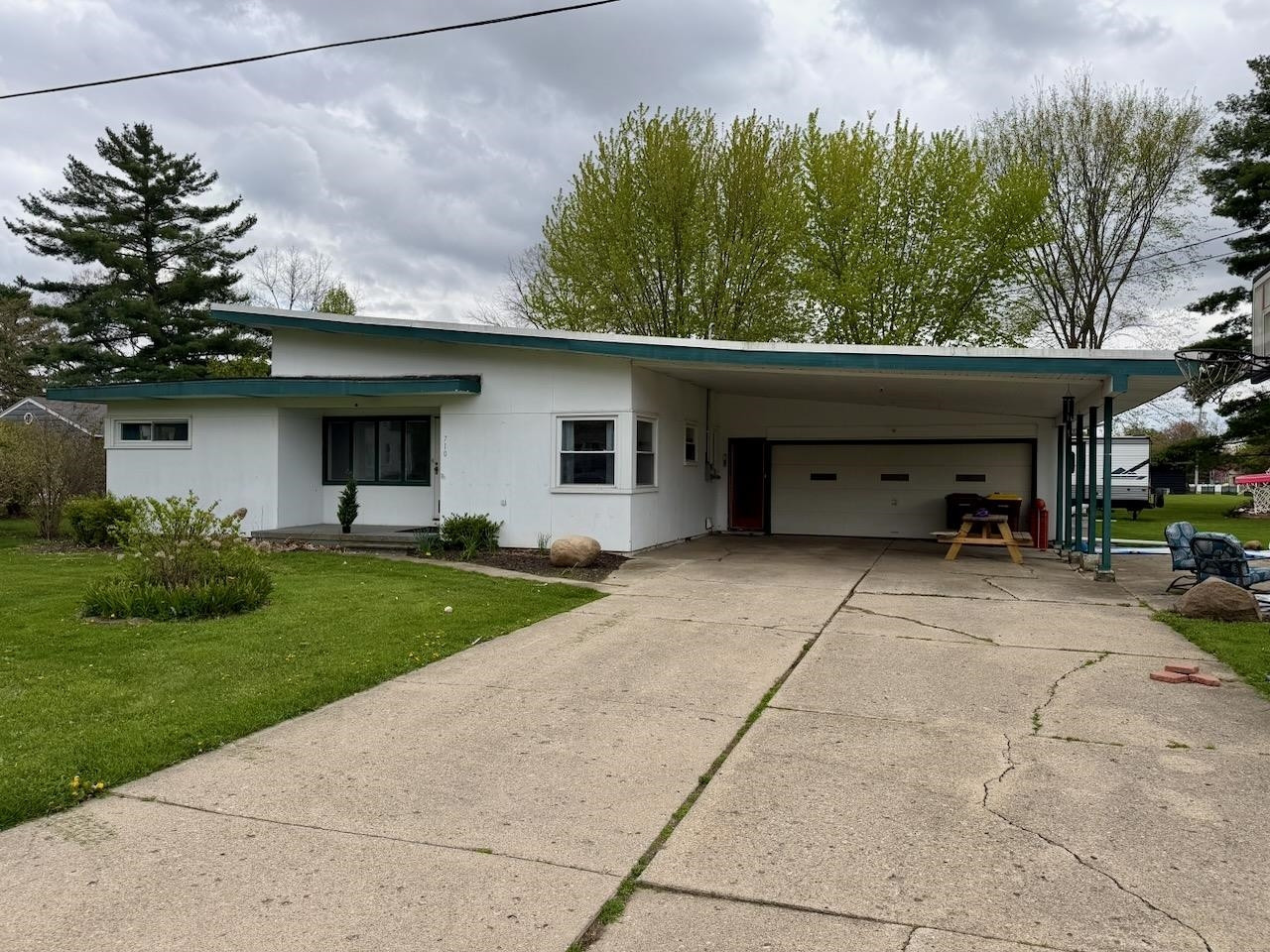 710 E Broad Street, Chesaning, MI 48616 — Photo 30