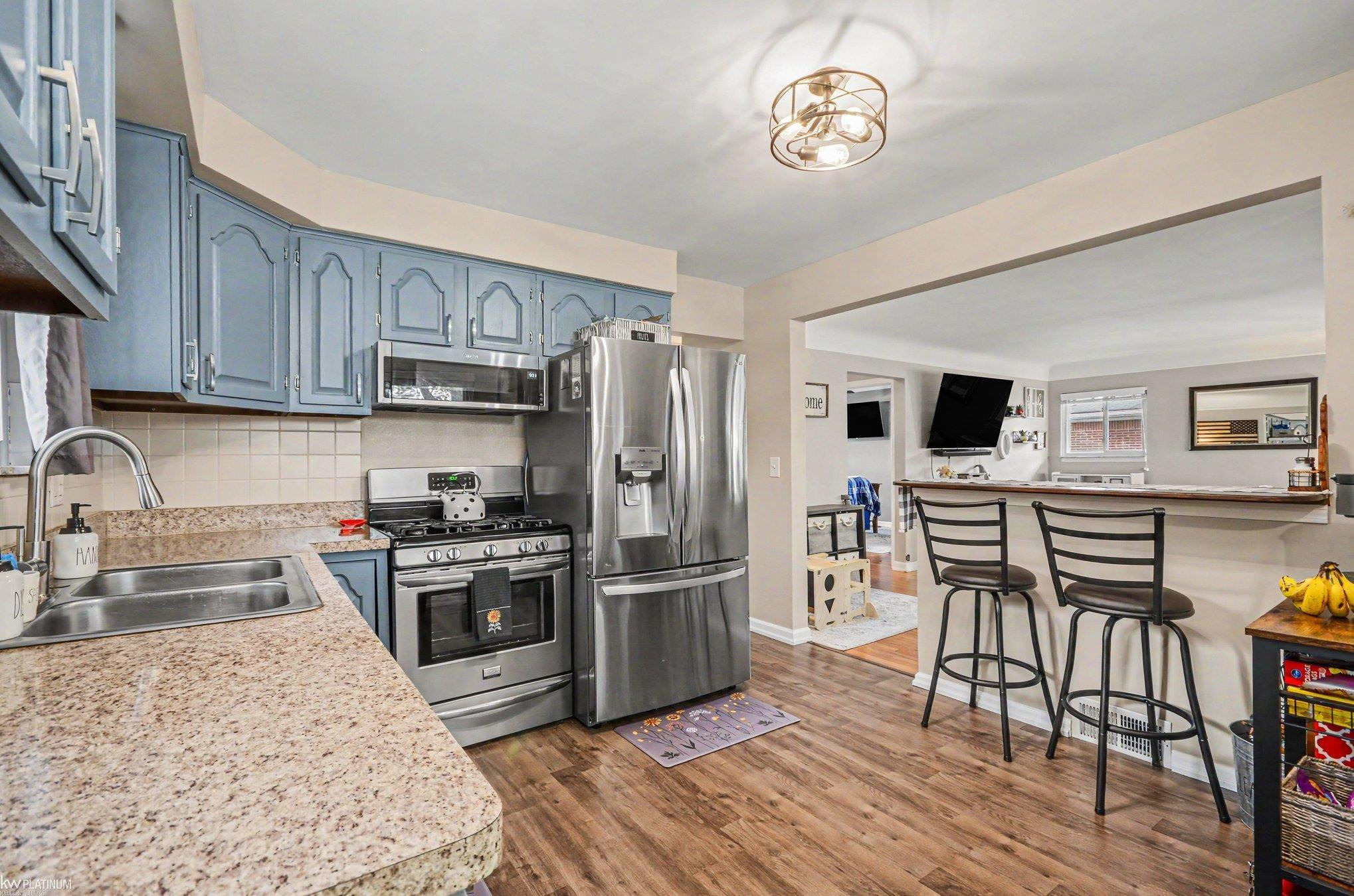 21060 Suffolk Street, Clinton Twp, MI 48035 — Photo 11