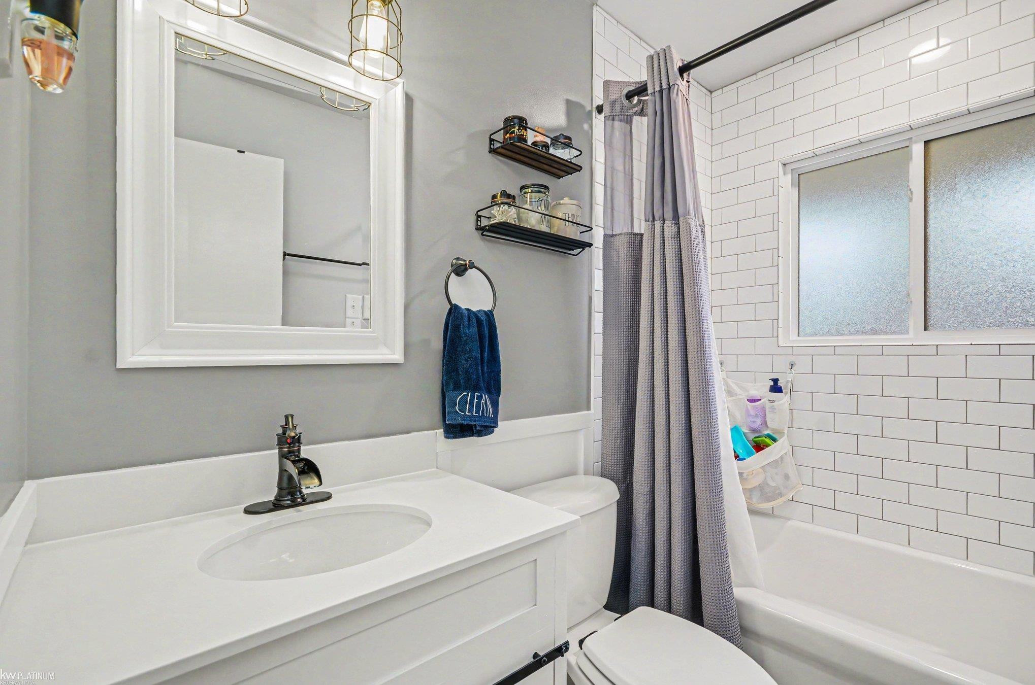 21060 Suffolk Street, Clinton Twp, MI 48035 — Photo 16