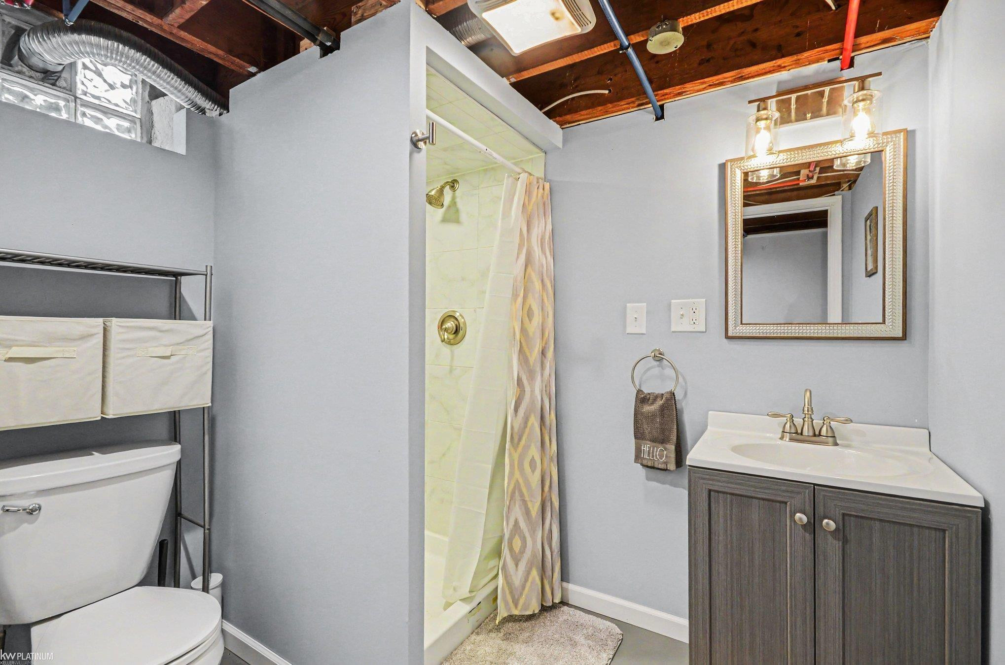 21060 Suffolk Street, Clinton Twp, MI 48035 — Photo 18