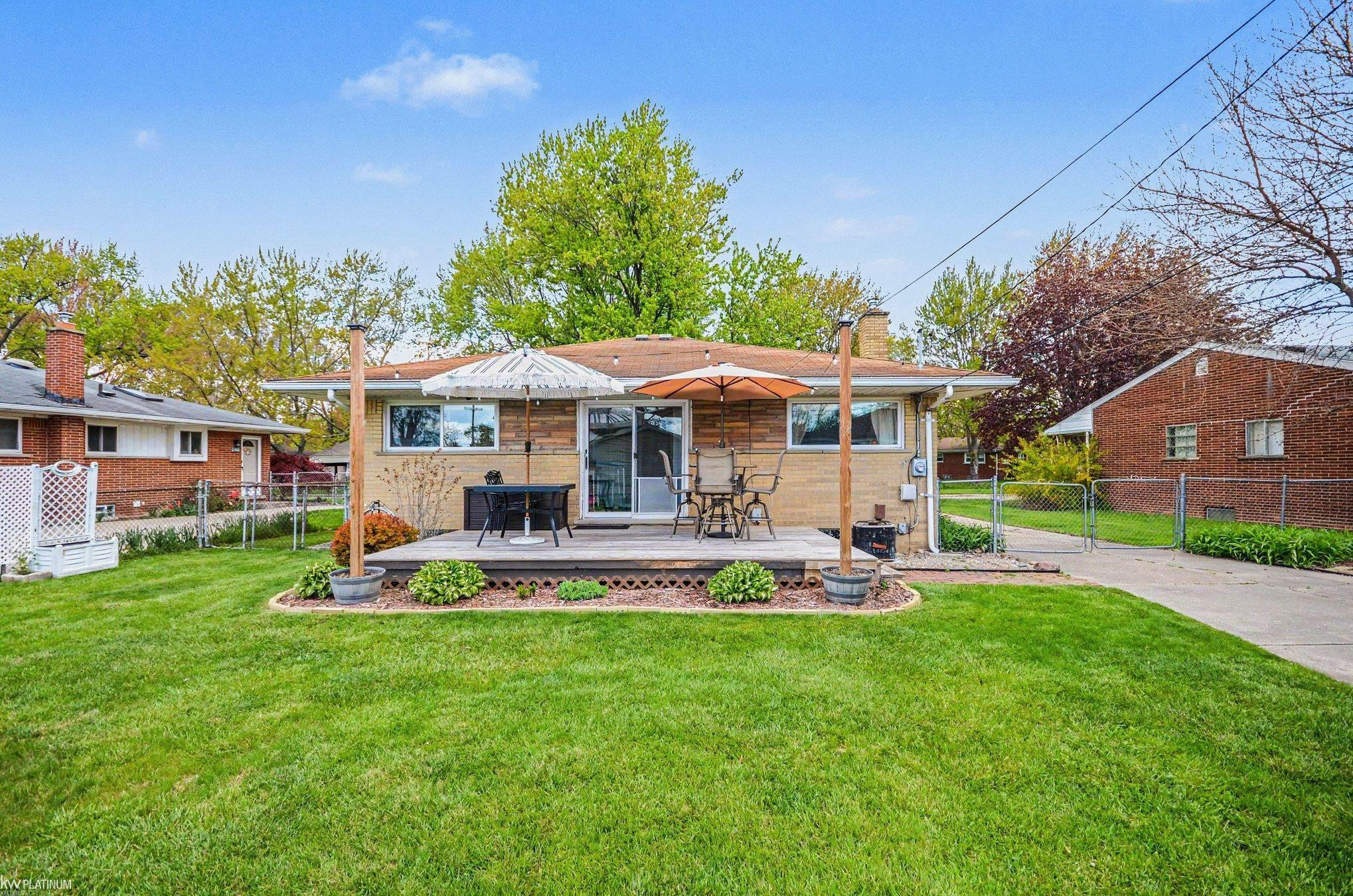 21060 Suffolk Street, Clinton Twp, MI 48035 — Photo 20