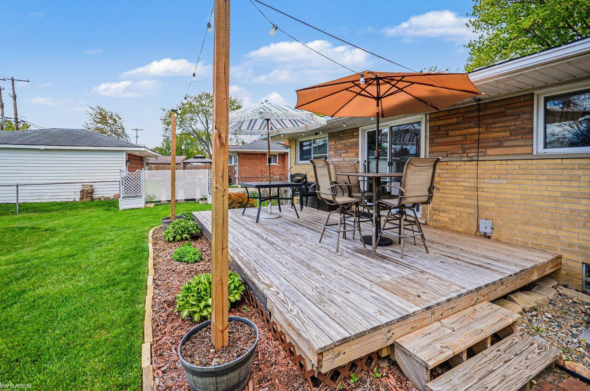 21060 Suffolk Street, Clinton Twp, MI 48035 — Photo 22