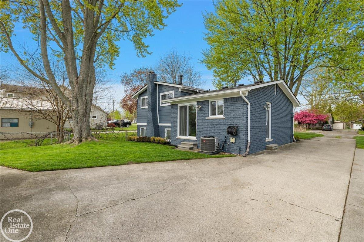 39684 Shoreline Drive, MI — Photo 12