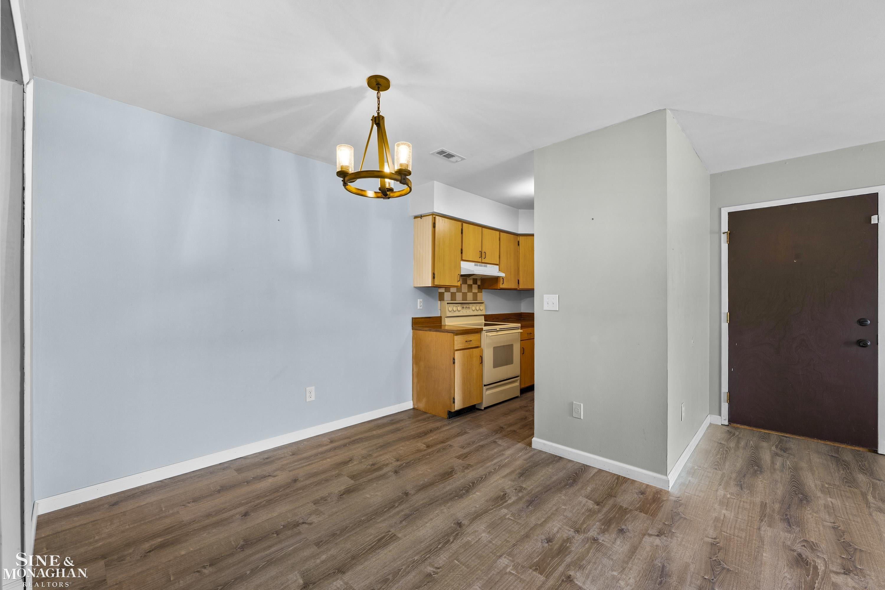 7494 Manor Circle, 103, Westland, MI — Photo 9