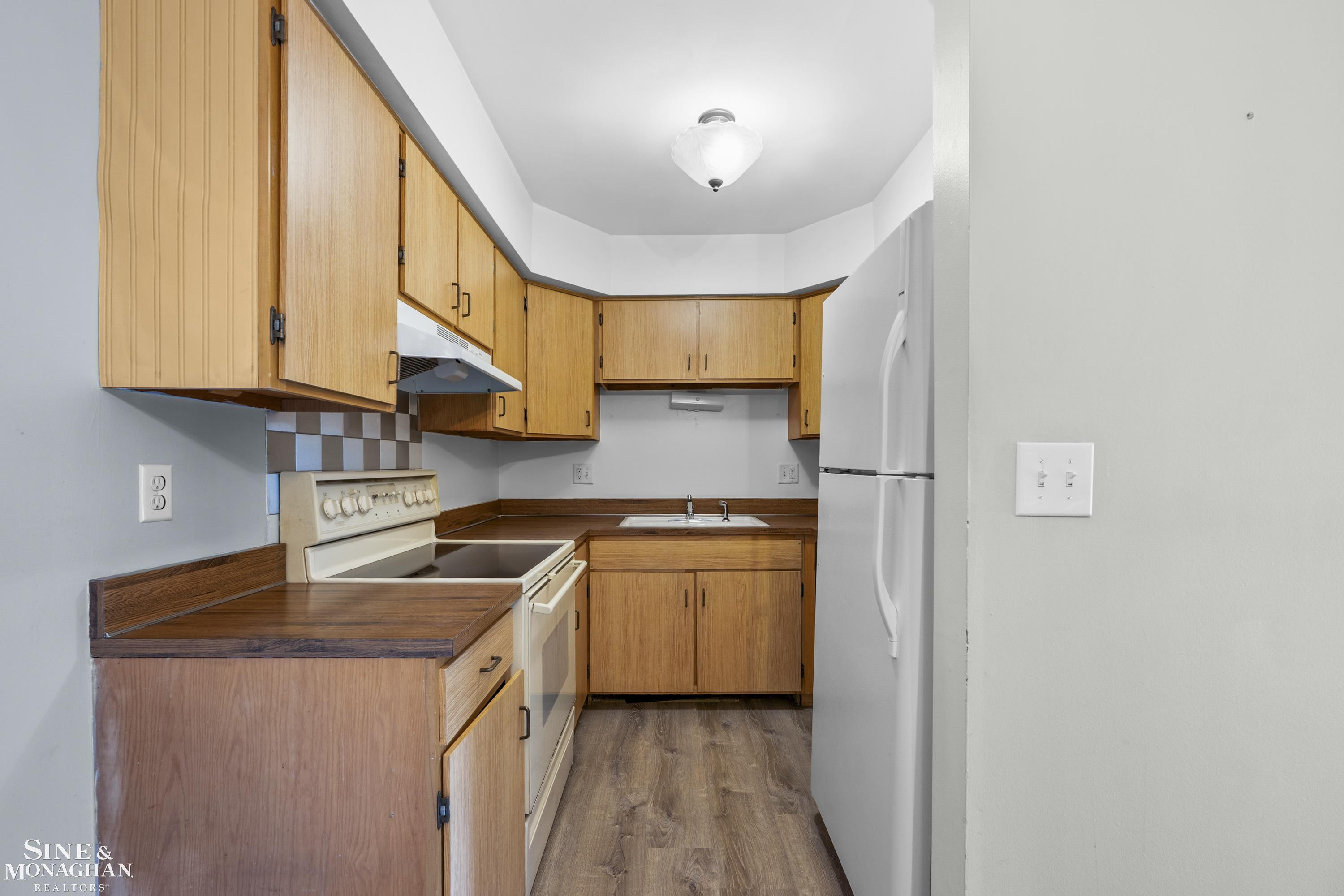 7494 Manor Circle, 103, Westland, MI — Photo 10