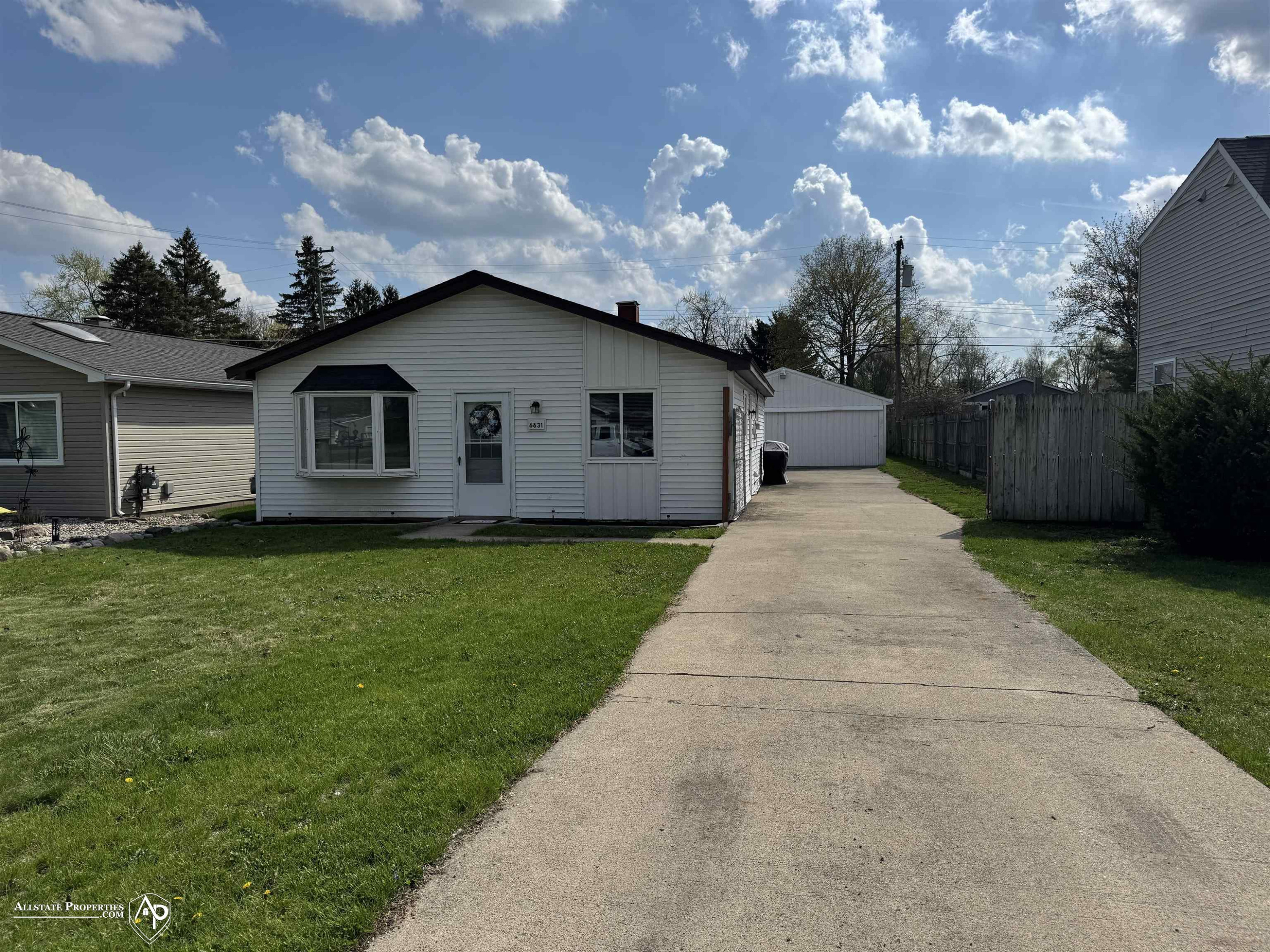6631 Cloverton Drive, Waterford, MI 48329 — front exterior
