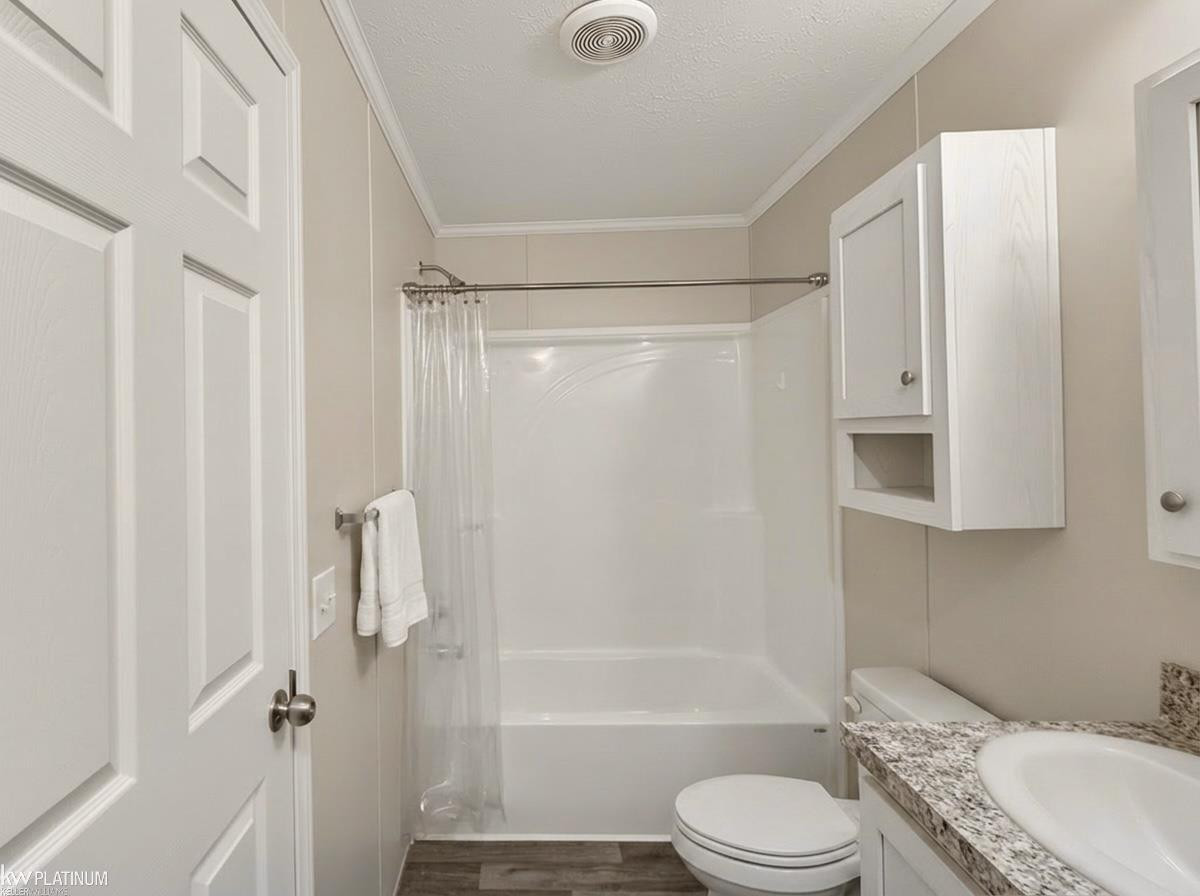 15995 Villaire Avenue, Clinton Twp, MI 48038 — Photo 9