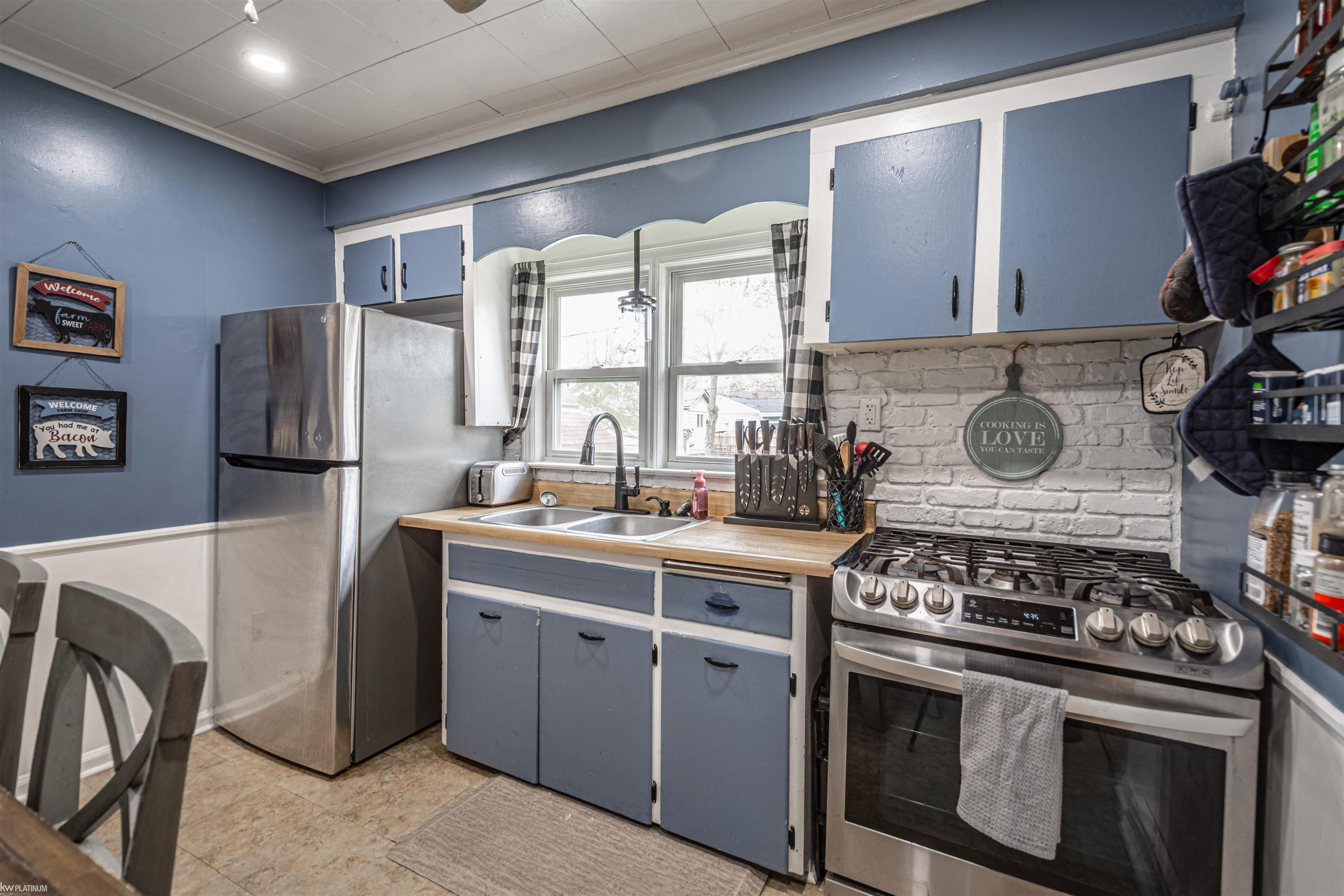 741 17th Street, Port Huron, MI 48060 — Photo 12