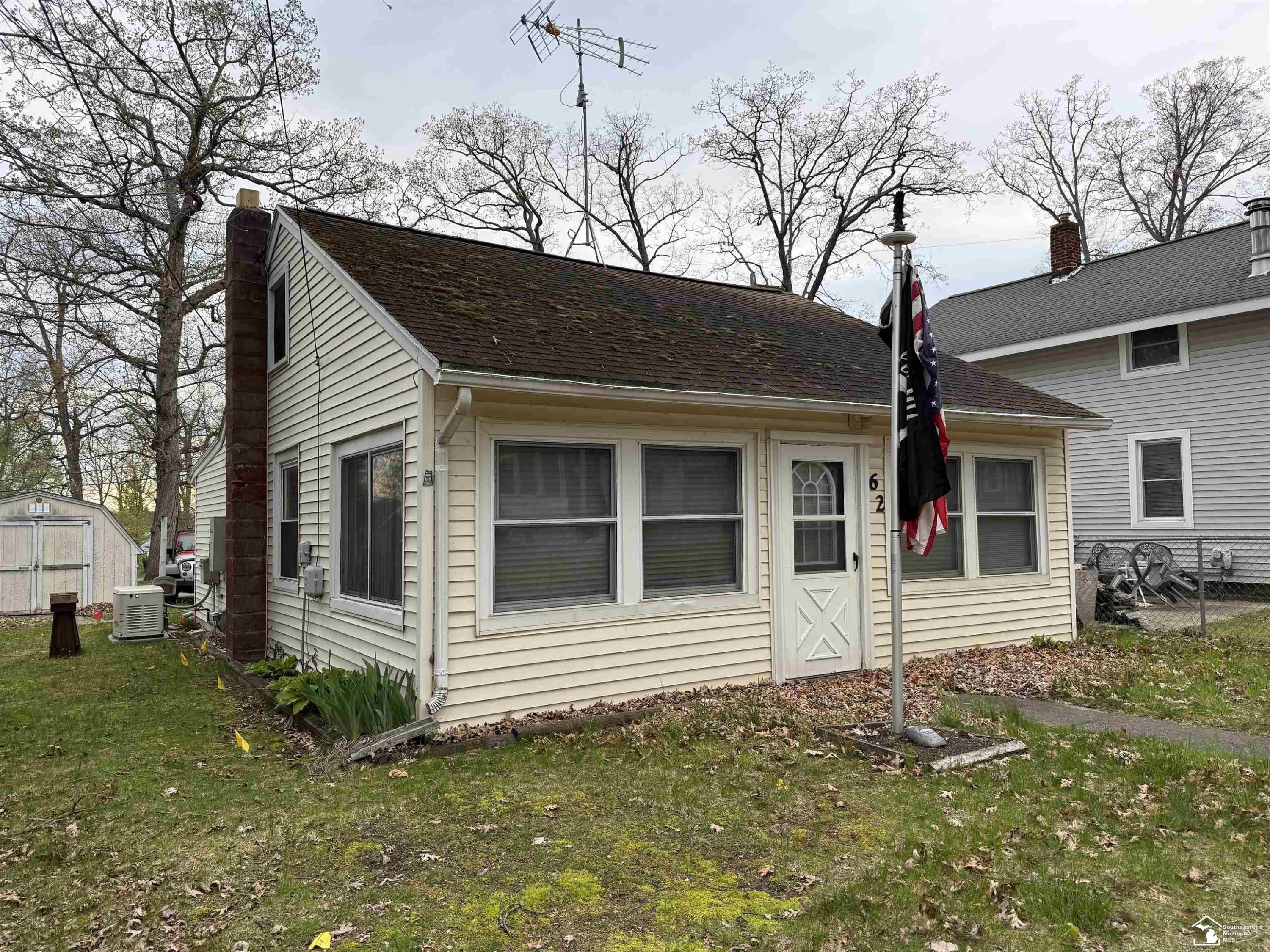 62 Oak Court, Brooklyn, MI 49230 — front exterior