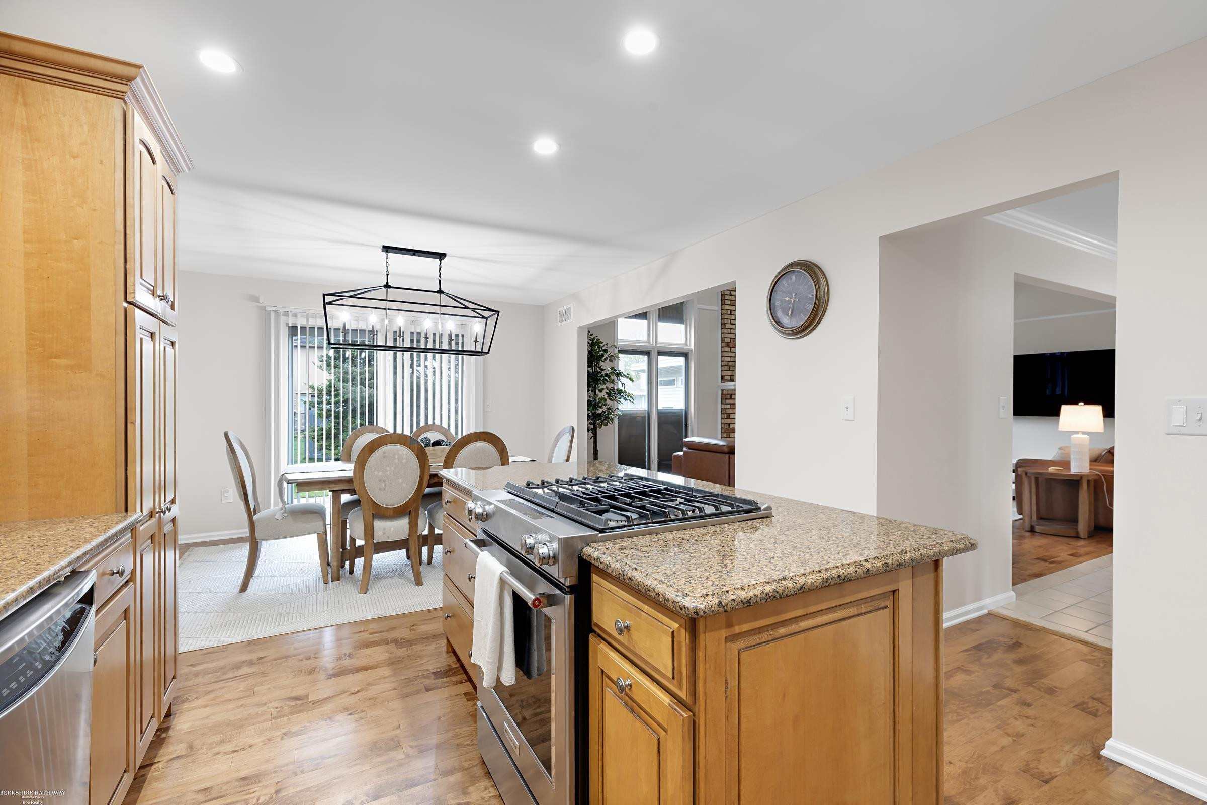44113 Rivergate Street, Clinton Twp, MI 48038 — Photo 12