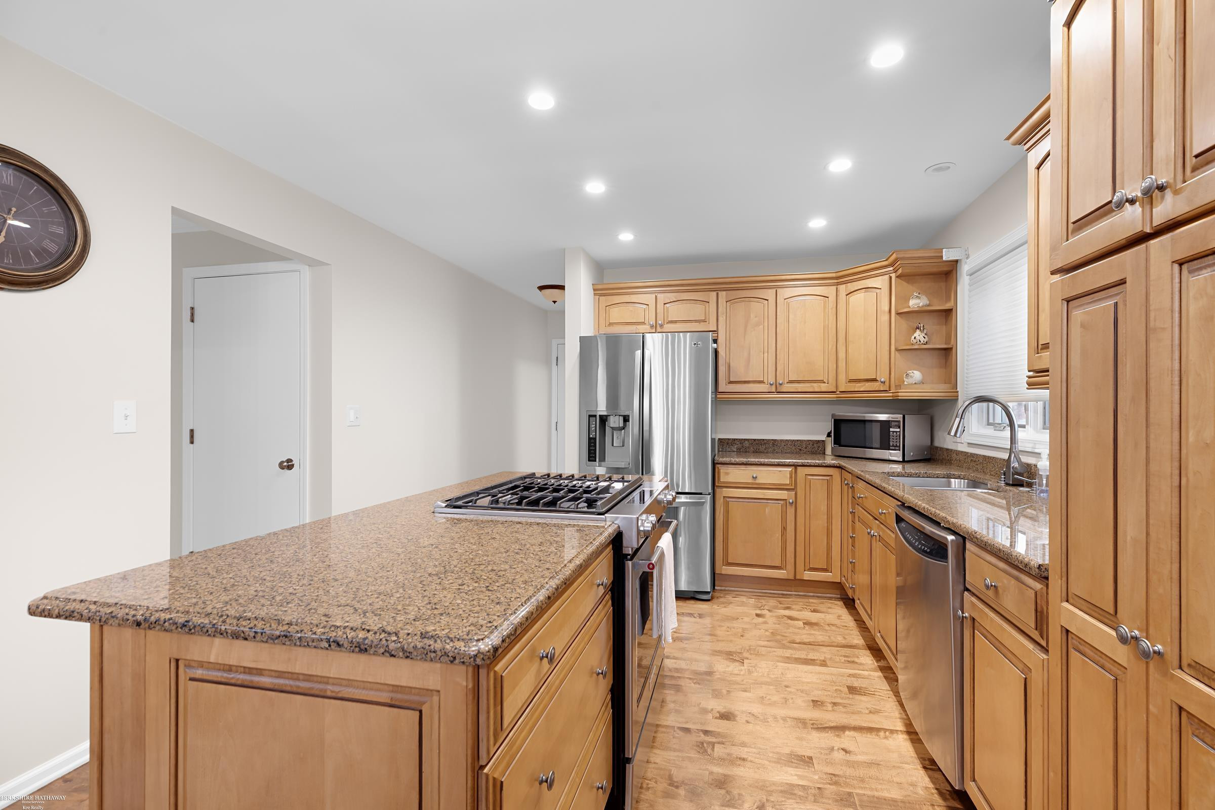 44113 Rivergate Street, Clinton Twp, MI 48038 — Photo 13