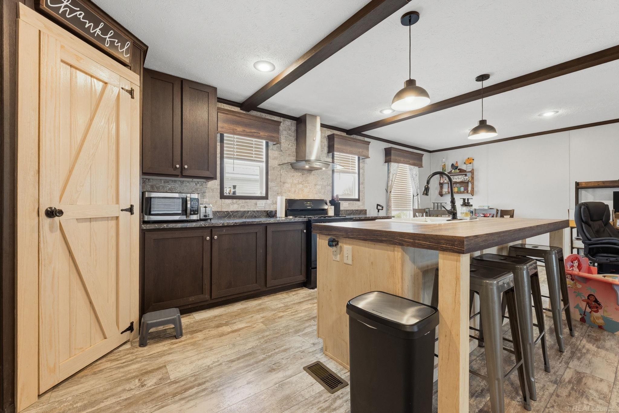 1401 Juniper Court, MI — Photo 11