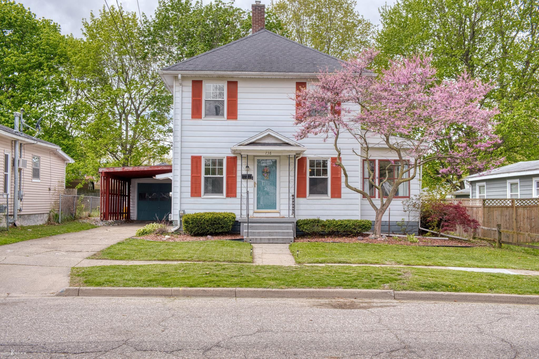 738 Woodlawn Avenue, Owosso, MI 48867 — front exterior