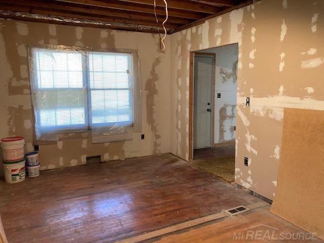 8442 Central Street, Center Line, MI 48015 — Photo 8