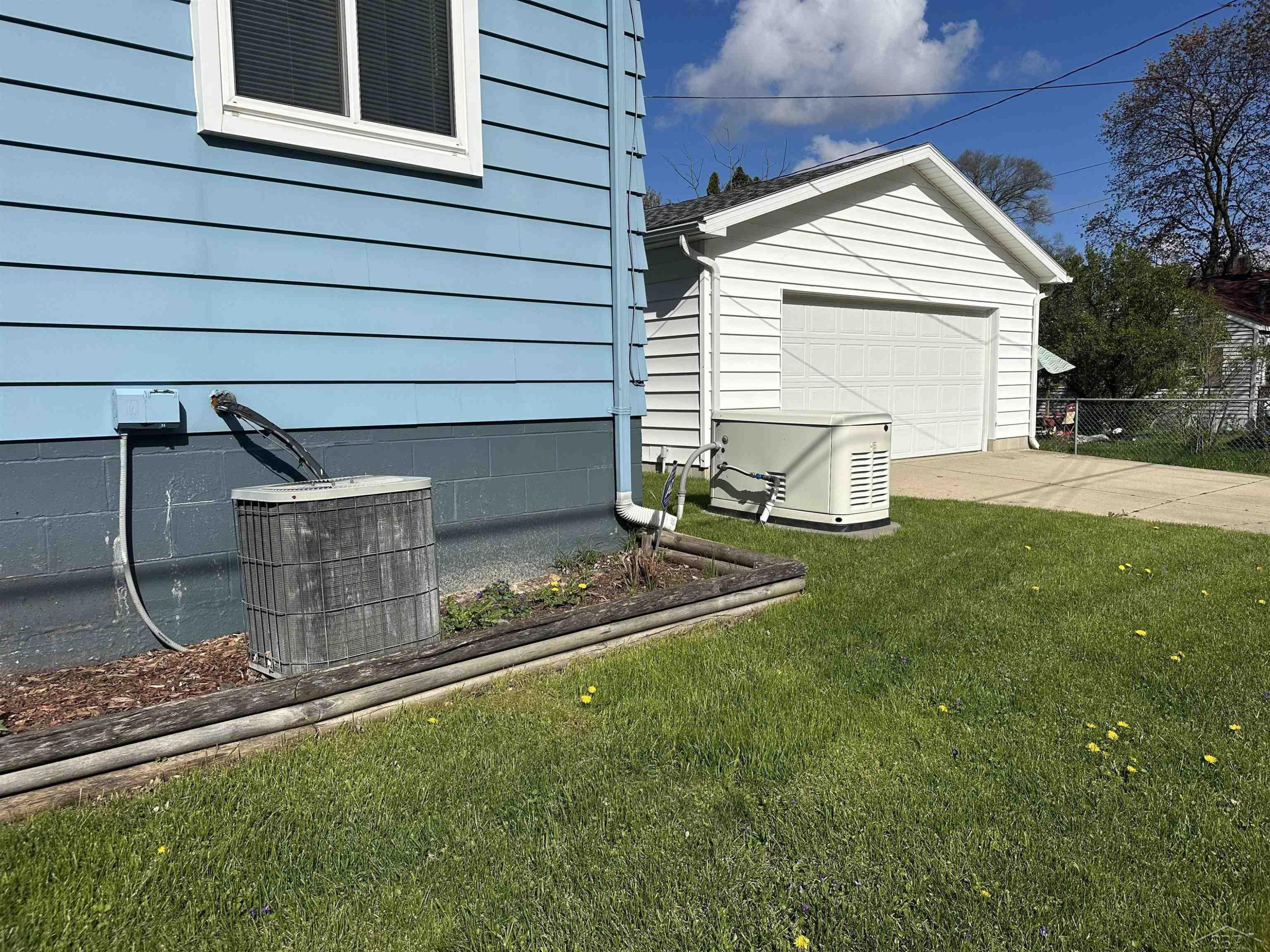 1215 Marchand Street, Bay City, MI 48706 — Photo 44