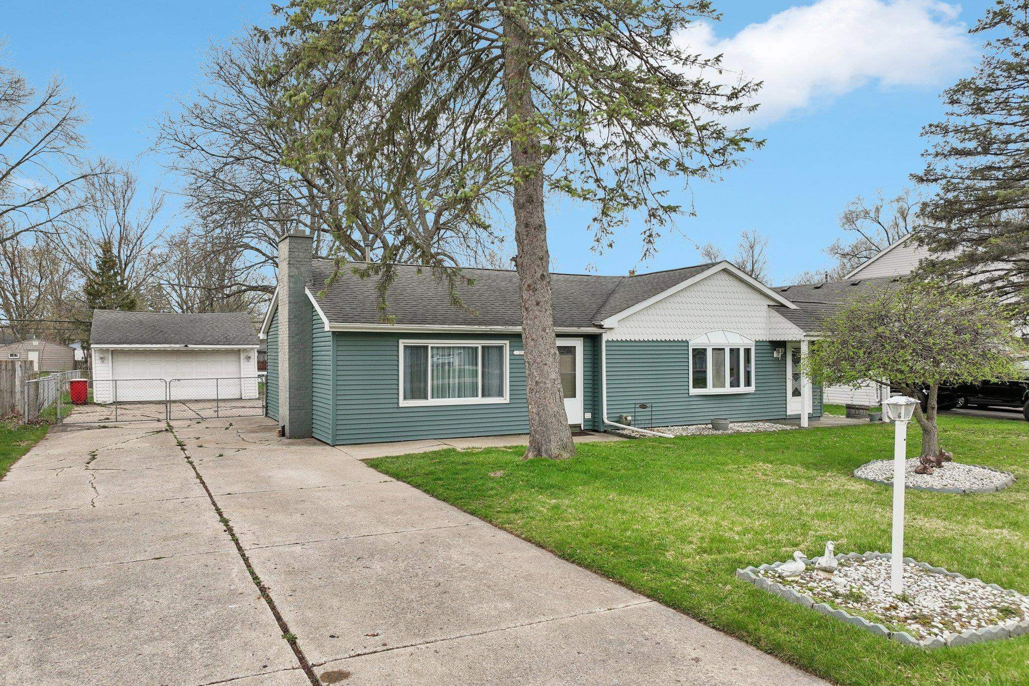 21510 Ulrich Street, Clinton Twp, MI 48036 — Photo 2