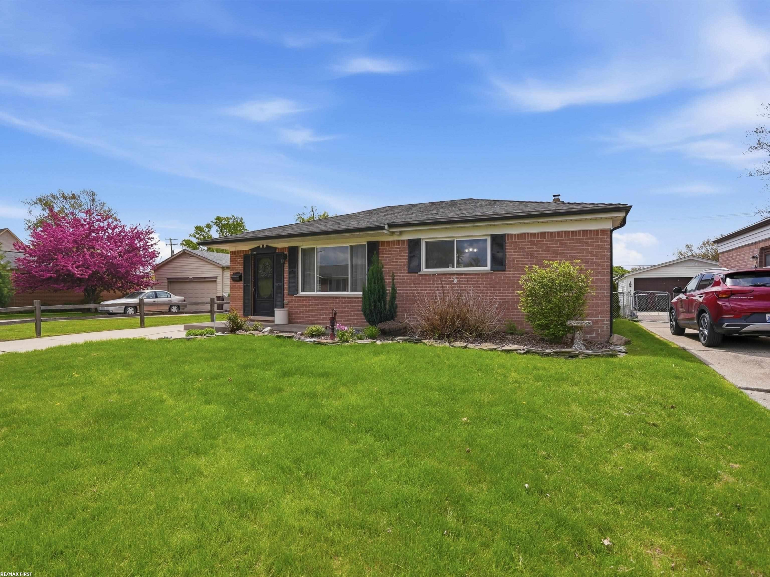 21620 Francis Street, Saint Clair Shores, MI 48082 — Photo 2