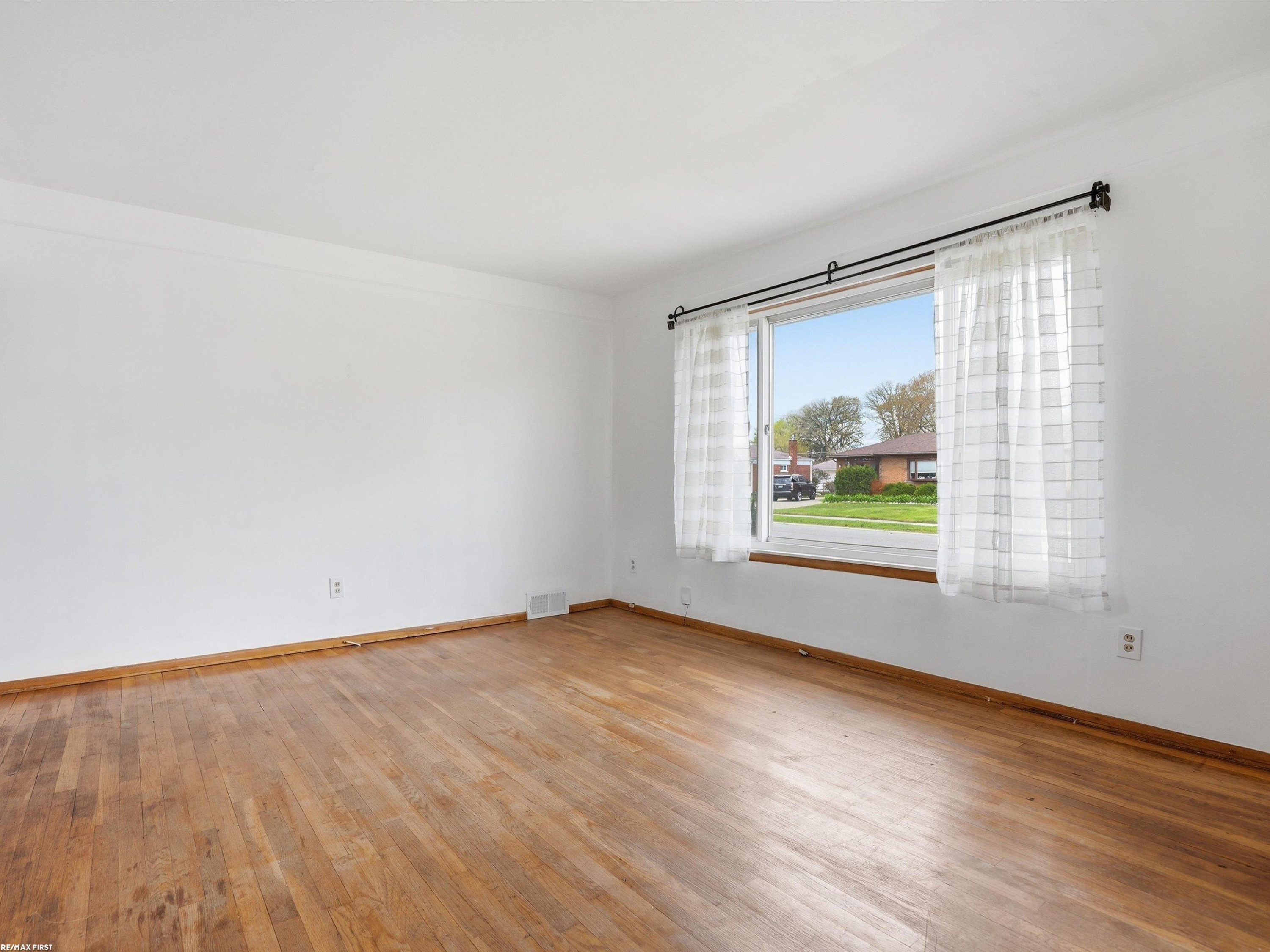 21620 Francis Street, Saint Clair Shores, MI 48082 — Photo 8