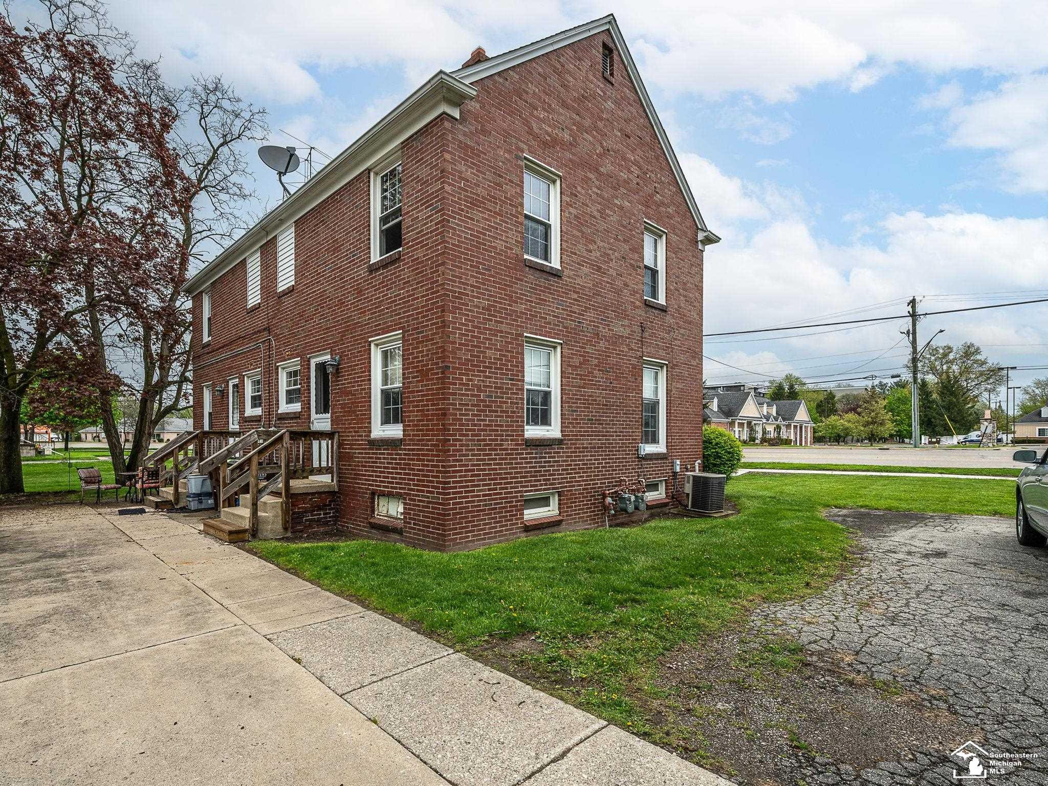 1049/1057 N Monroe Street, Monroe, MI 48162 — Photo 4