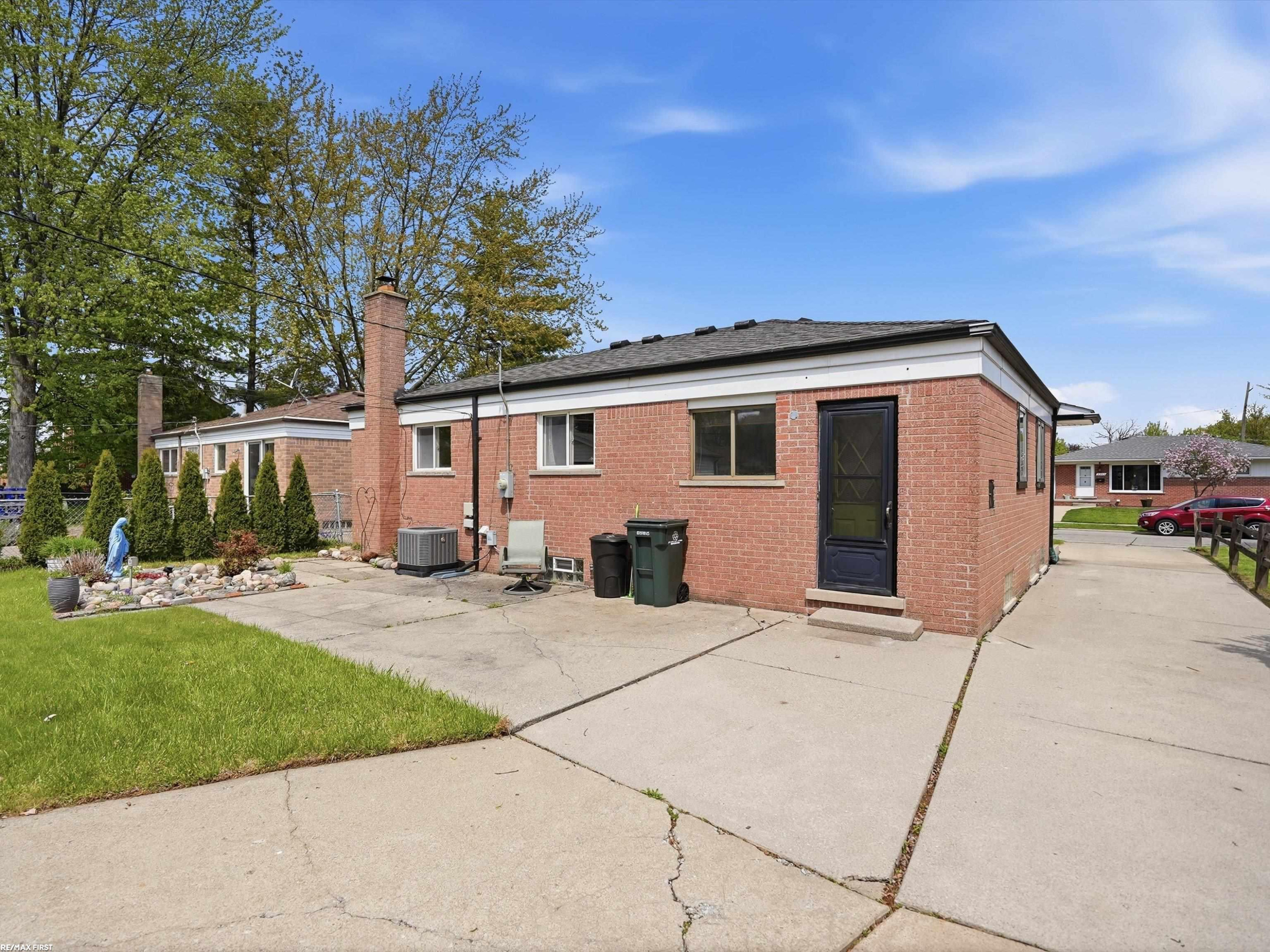 21620 Francis Street, Saint Clair Shores, MI 48082 — Photo 28