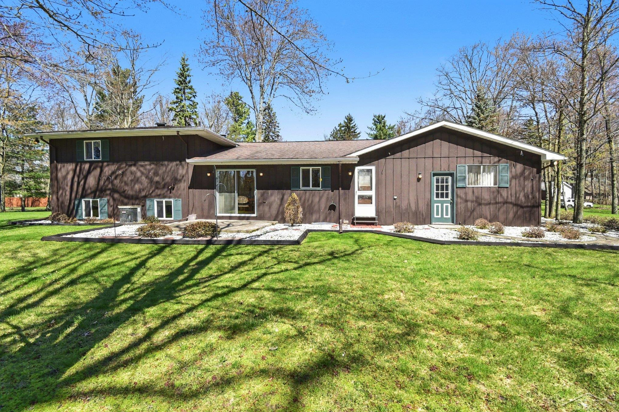 12821 S Basell Drive, Hemlock, MI 48626 — Photo 2