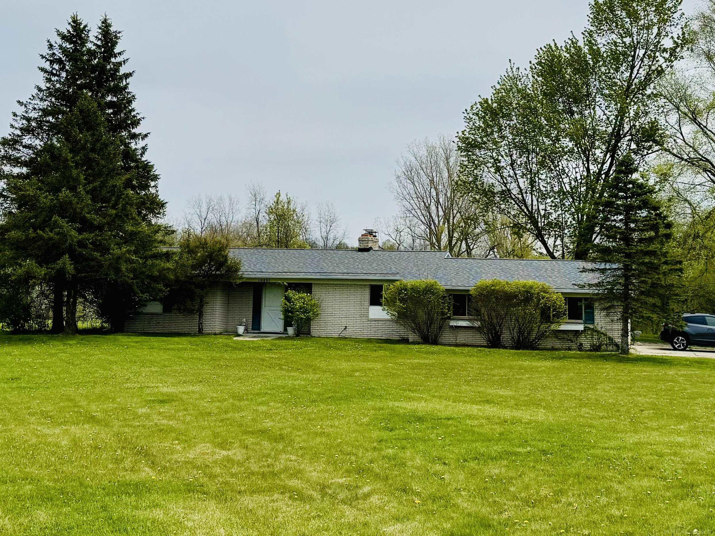 10201 N Fenton Road, Fenton, MI 48430 — front exterior