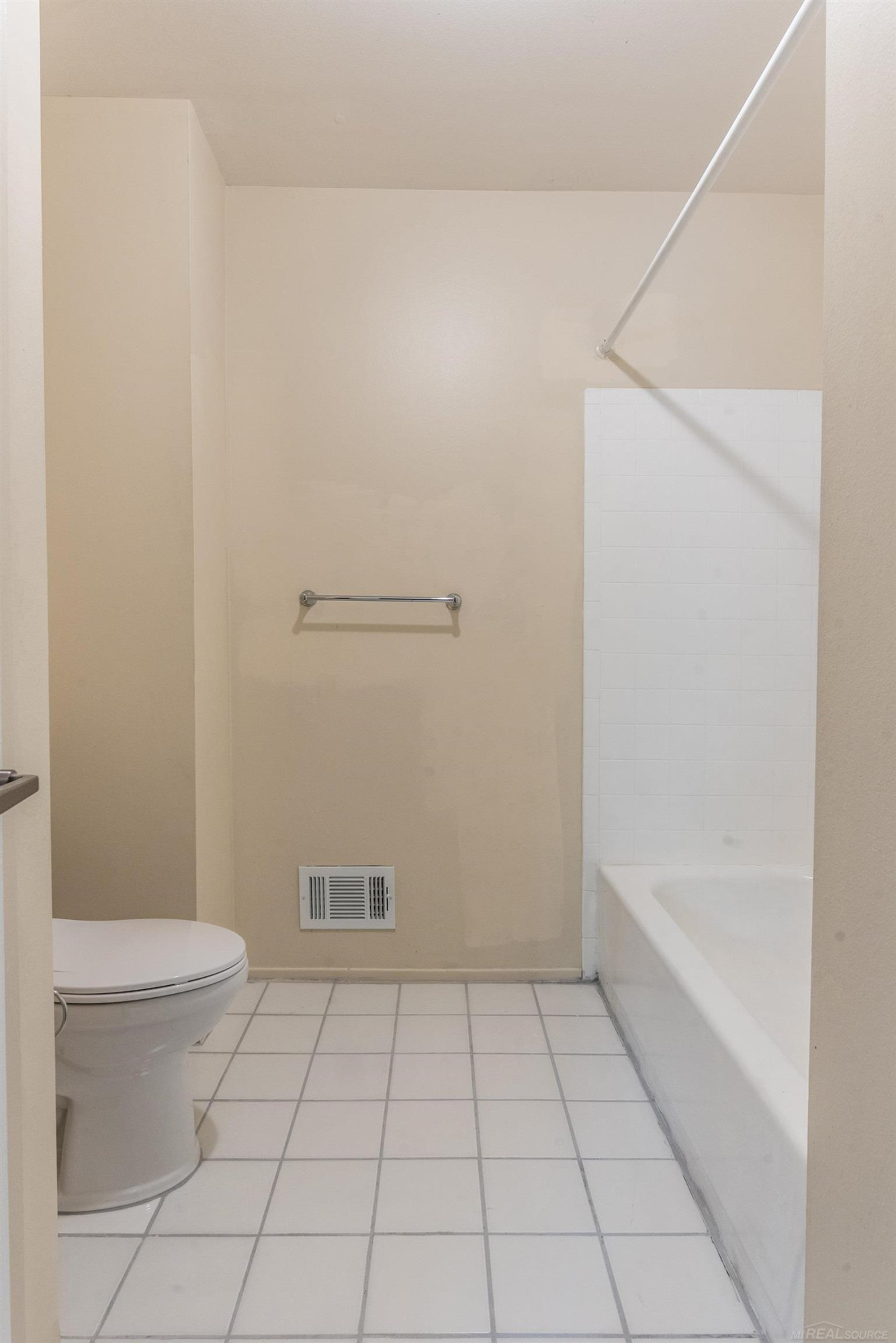 5679 Drake Hollow Drive, West Bloomfield, MI — Photo 14