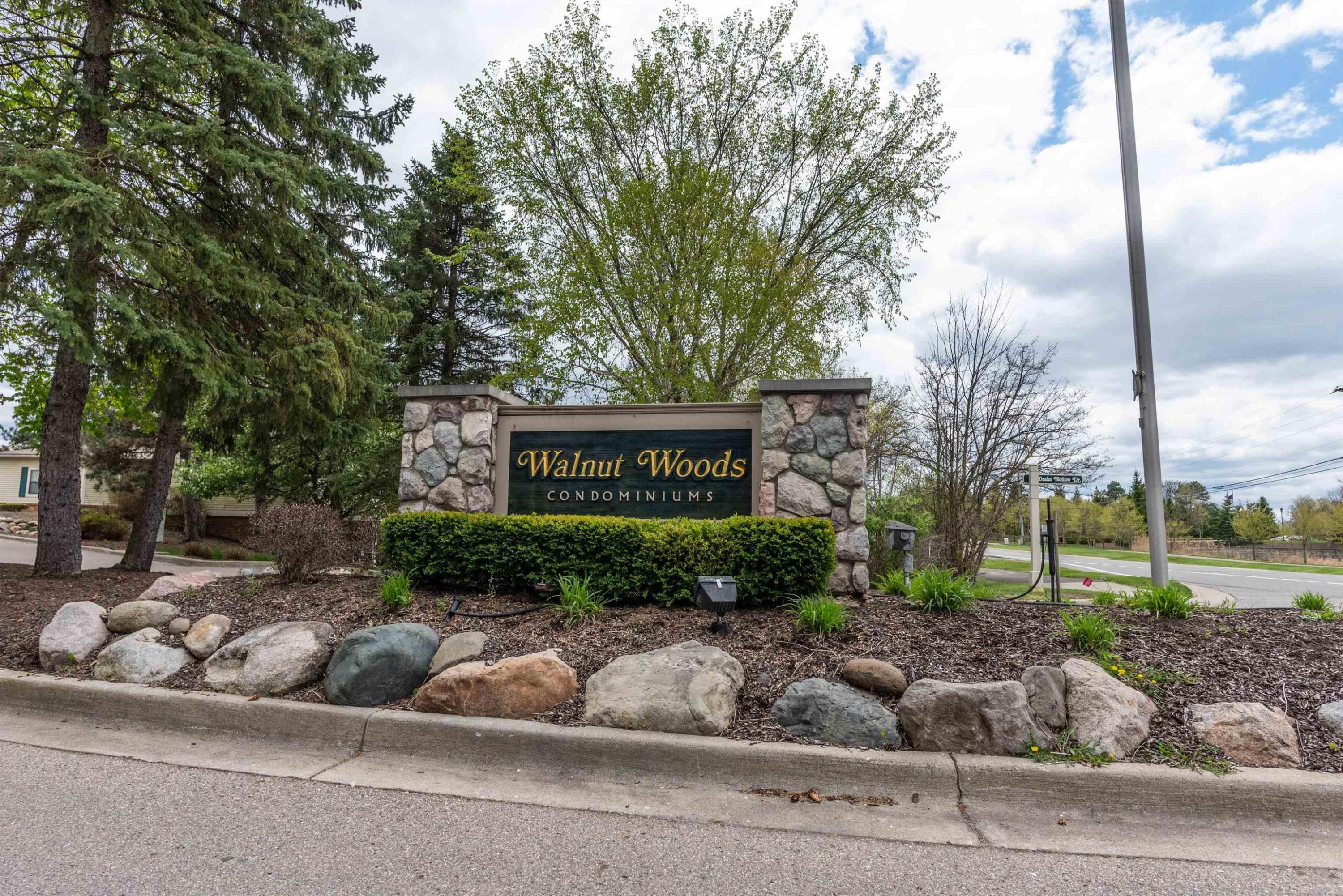 5679 Drake Hollow Drive, West Bloomfield, MI — Photo 20