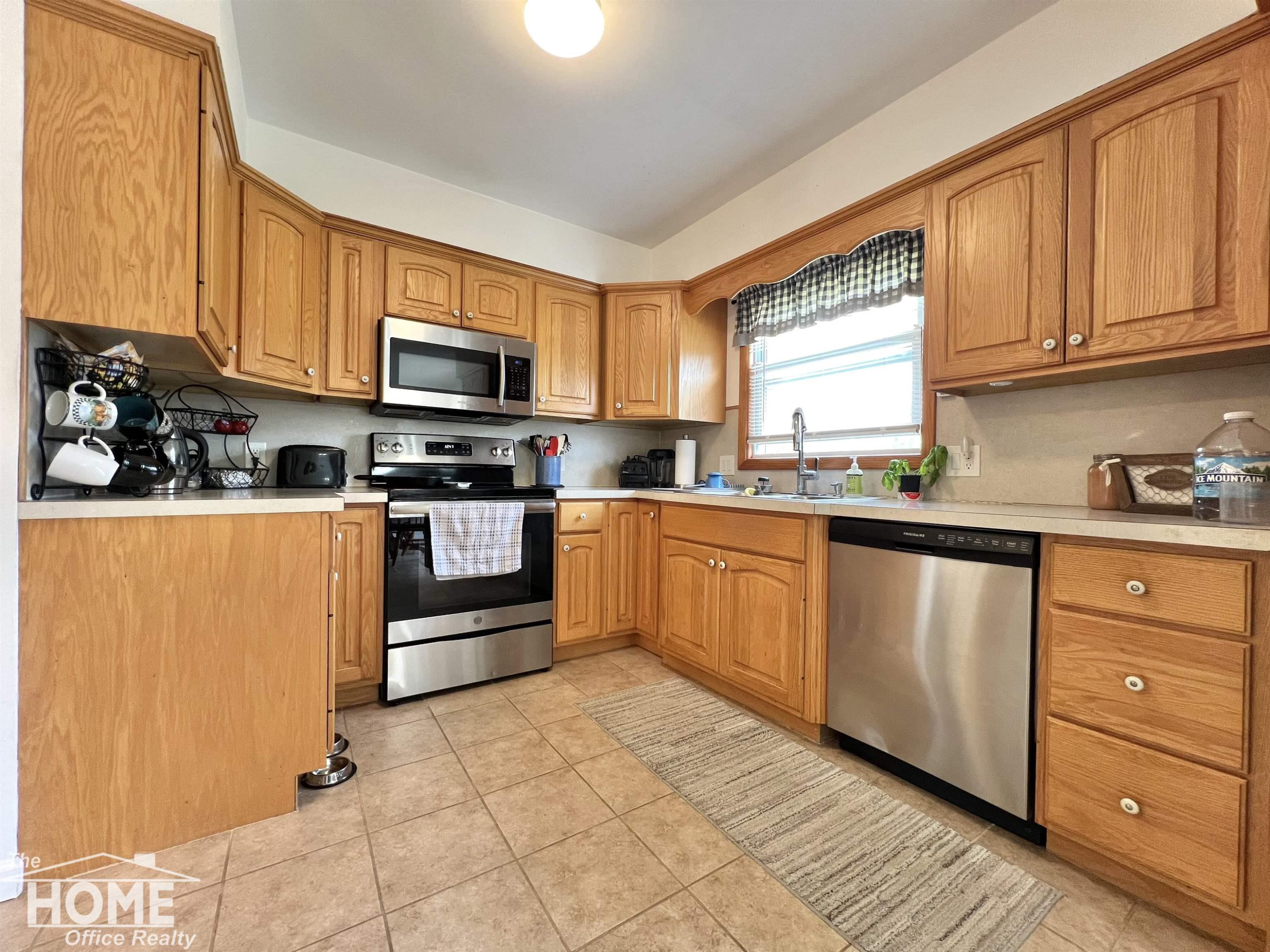 1316 Huntington Drive, Owosso, MI 48867 — Photo 8