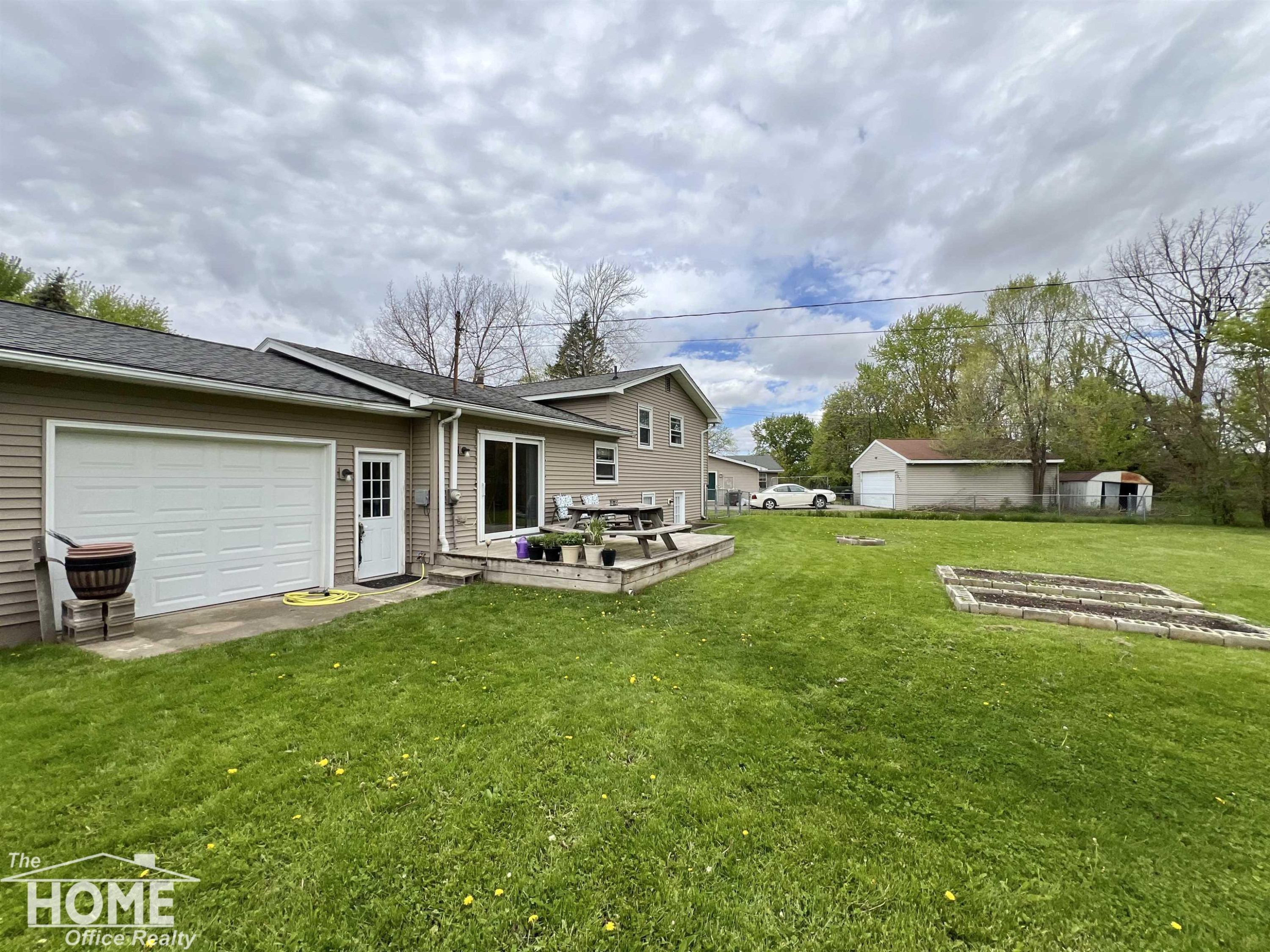 1316 Huntington Drive, Owosso, MI 48867 — Photo 29