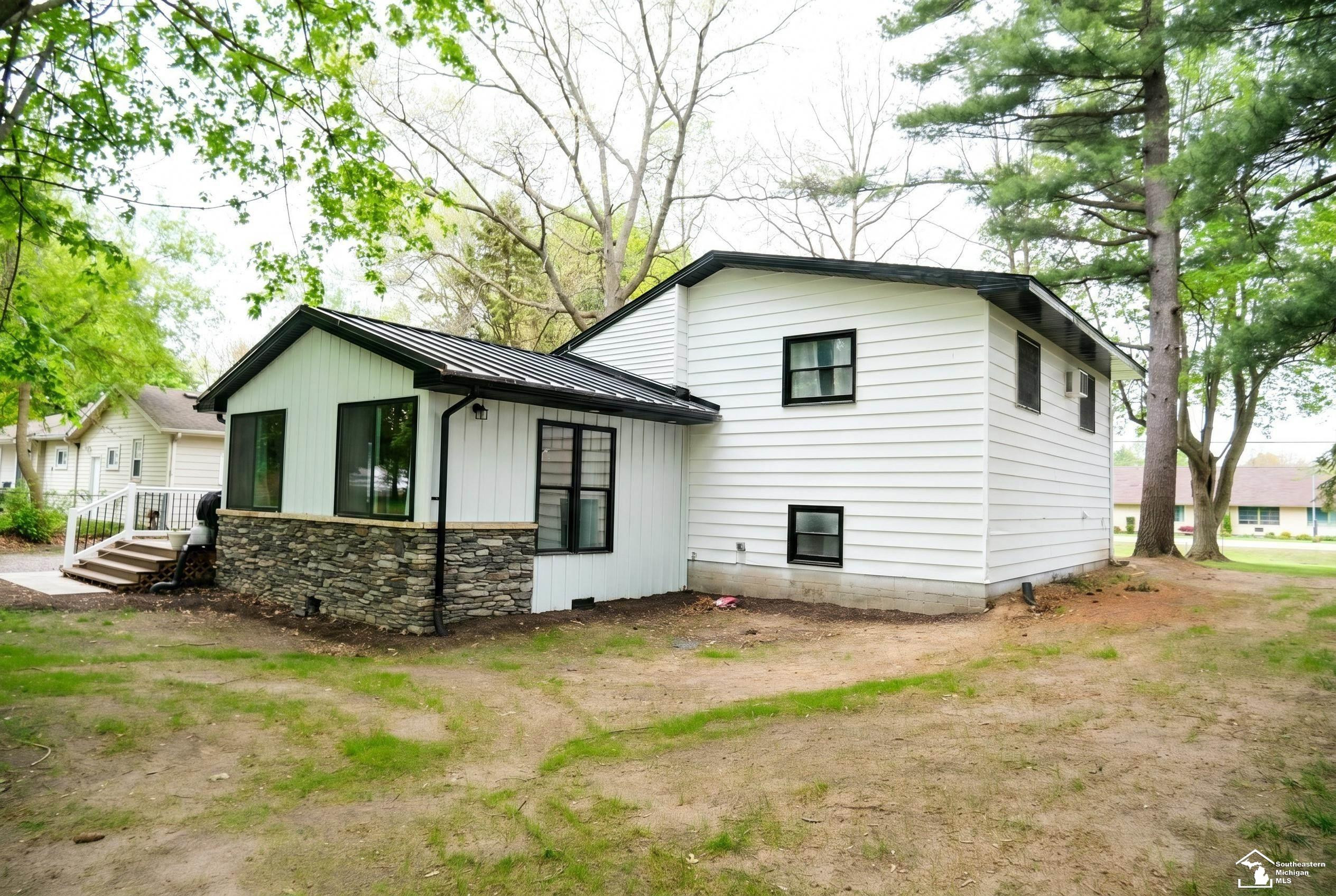7252 Douglas Road, Lambertville, MI 48144 — Photo 2