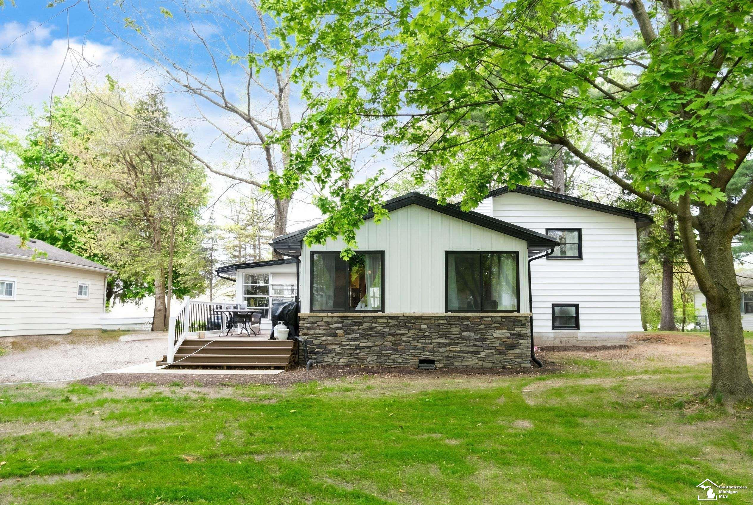 7252 Douglas Road, Lambertville, MI 48144 — Photo 4