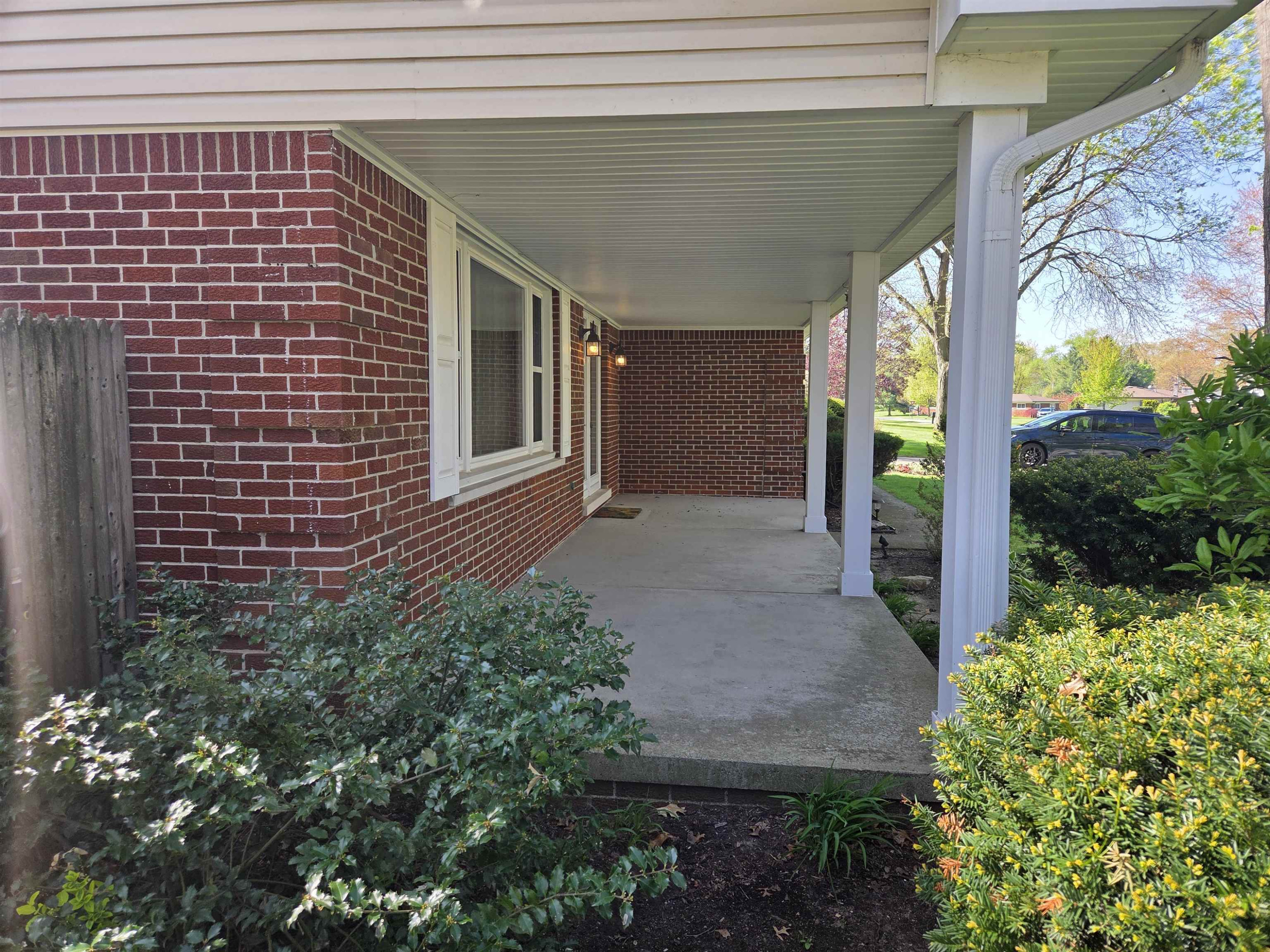 6486 Thorneycroft Drive, Shelby Twp, MI 48316 — Photo 3