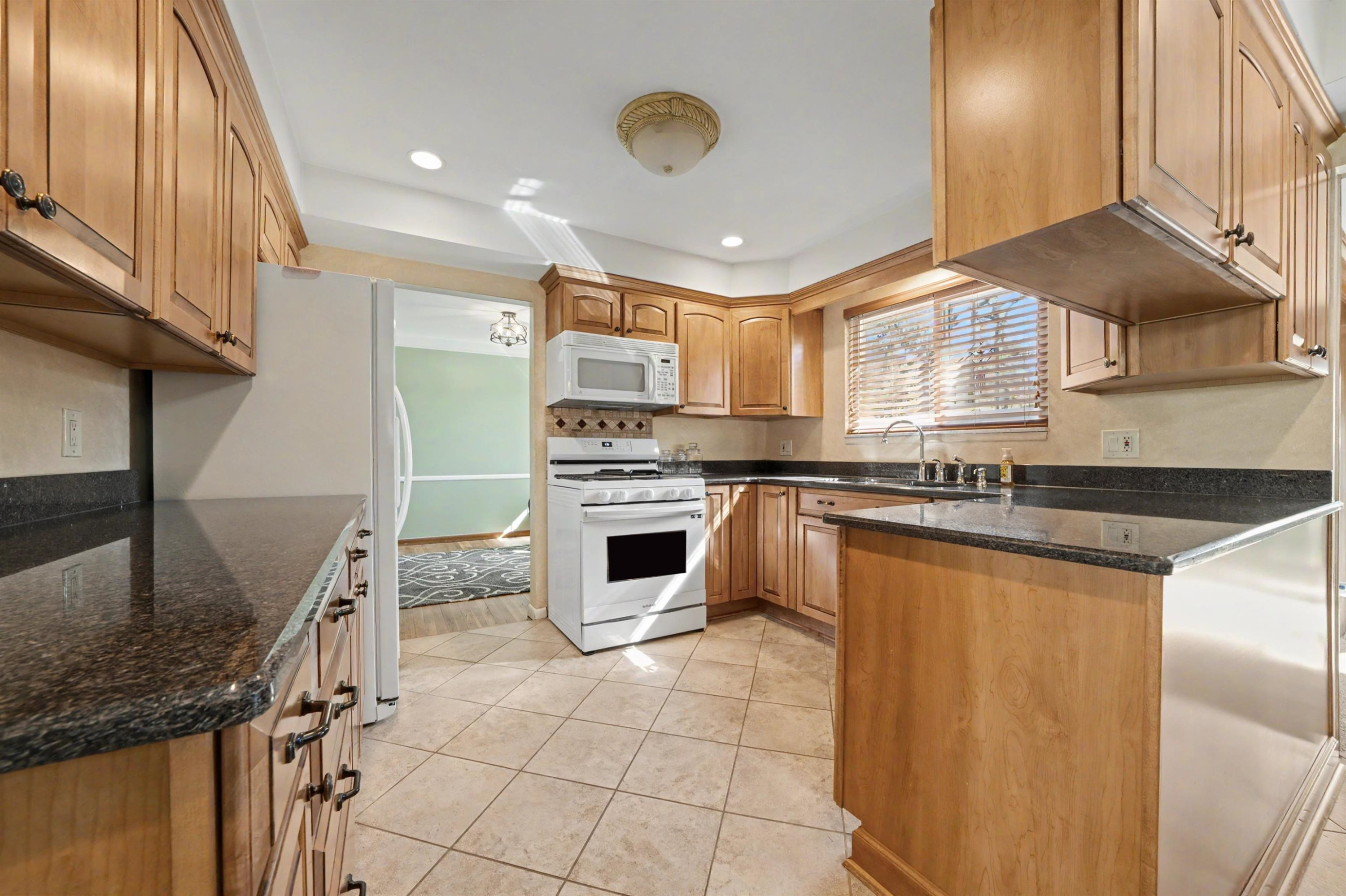 6486 Thorneycroft Drive, Shelby Twp, MI 48316 — Photo 14