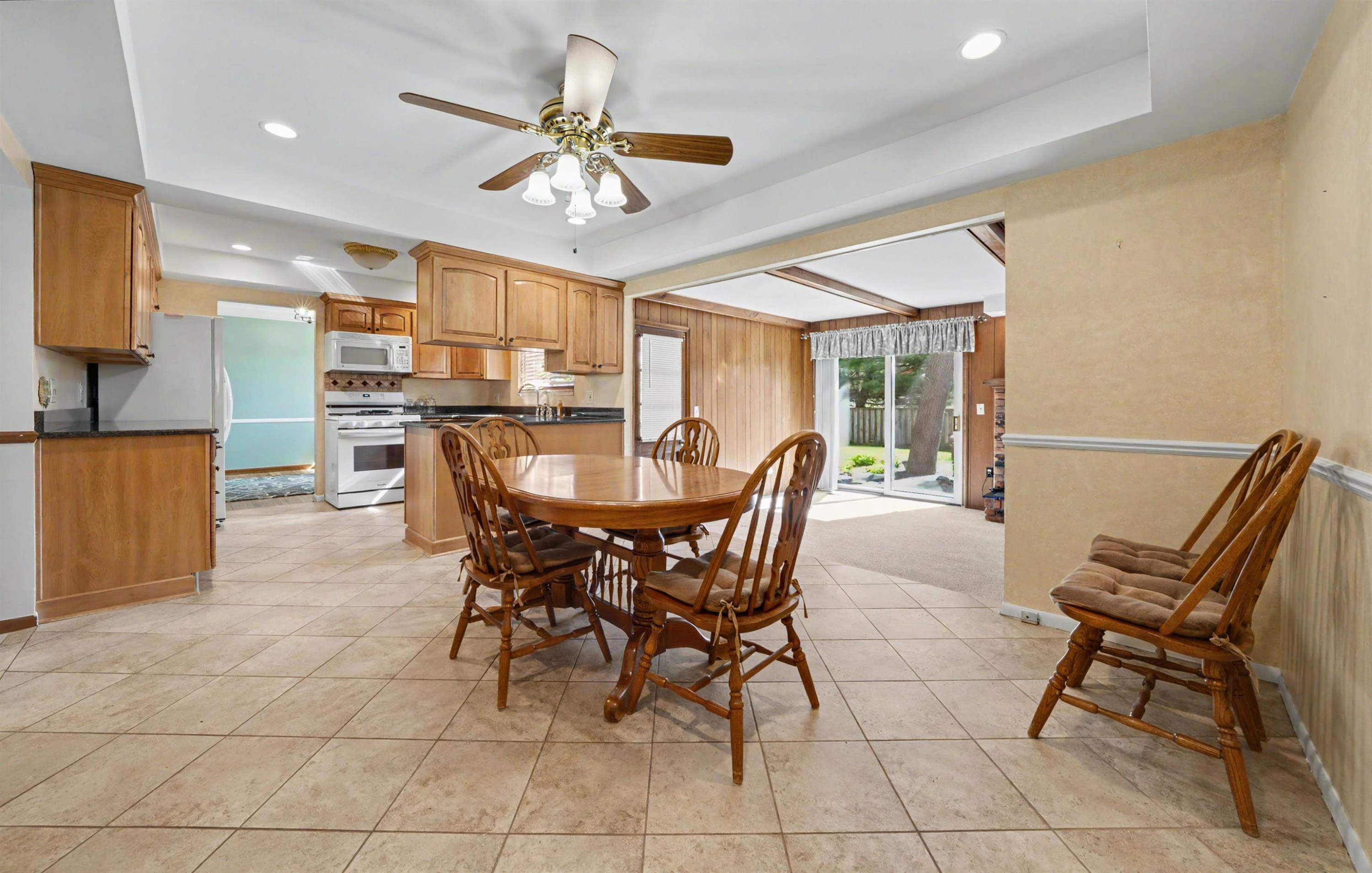 6486 Thorneycroft Drive, Shelby Twp, MI 48316 — Photo 16