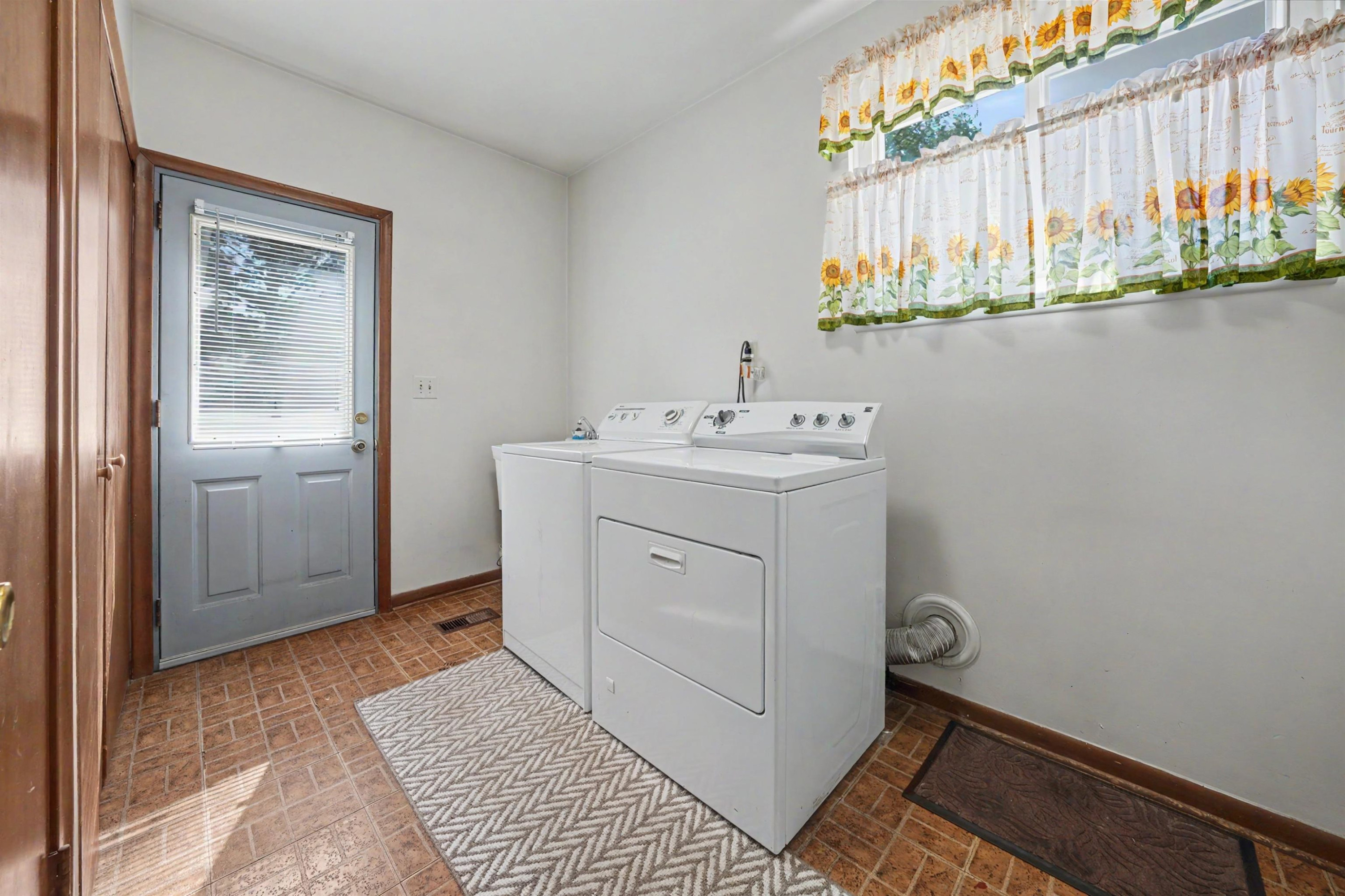 6486 Thorneycroft Drive, Shelby Twp, MI 48316 — Photo 22