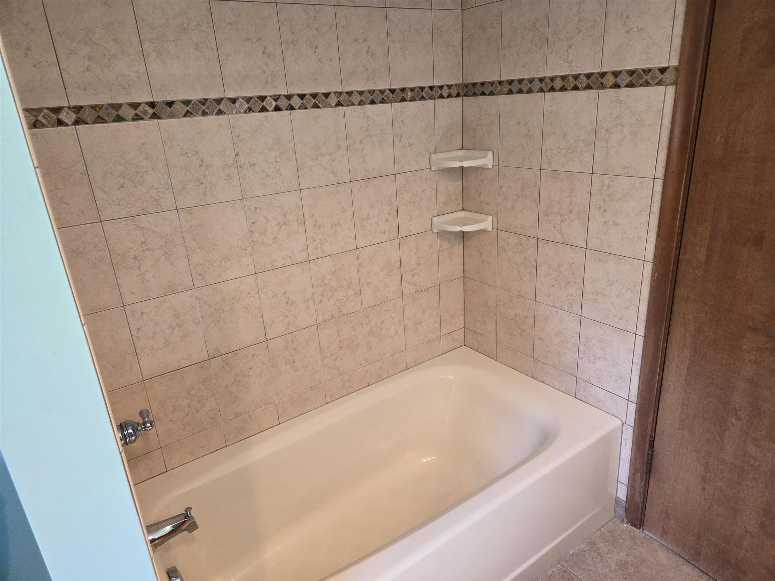 6486 Thorneycroft Drive, Shelby Twp, MI 48316 — Photo 32