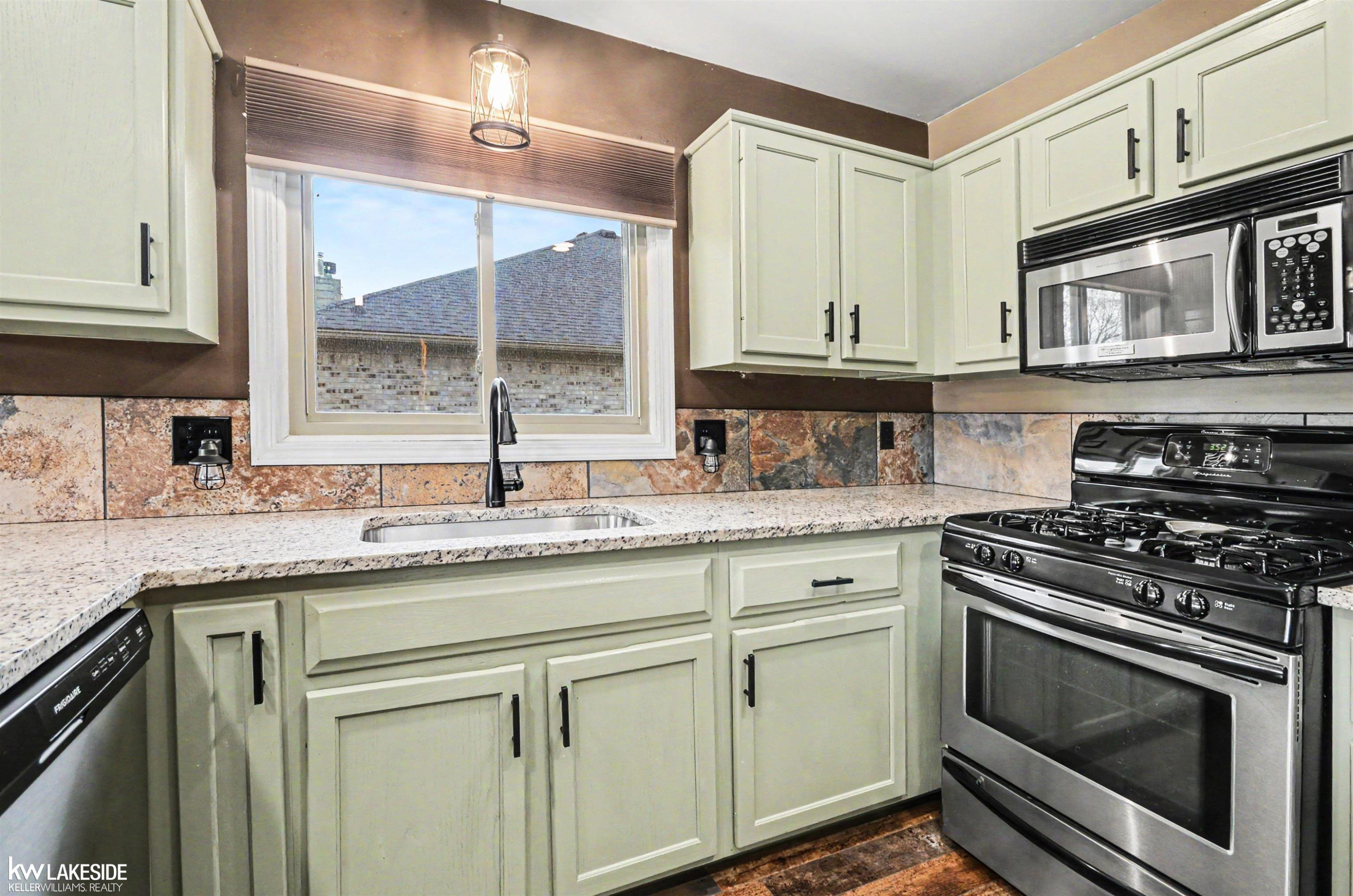 51434 Blue Spruce Drive, MI 48042 — Photo 12