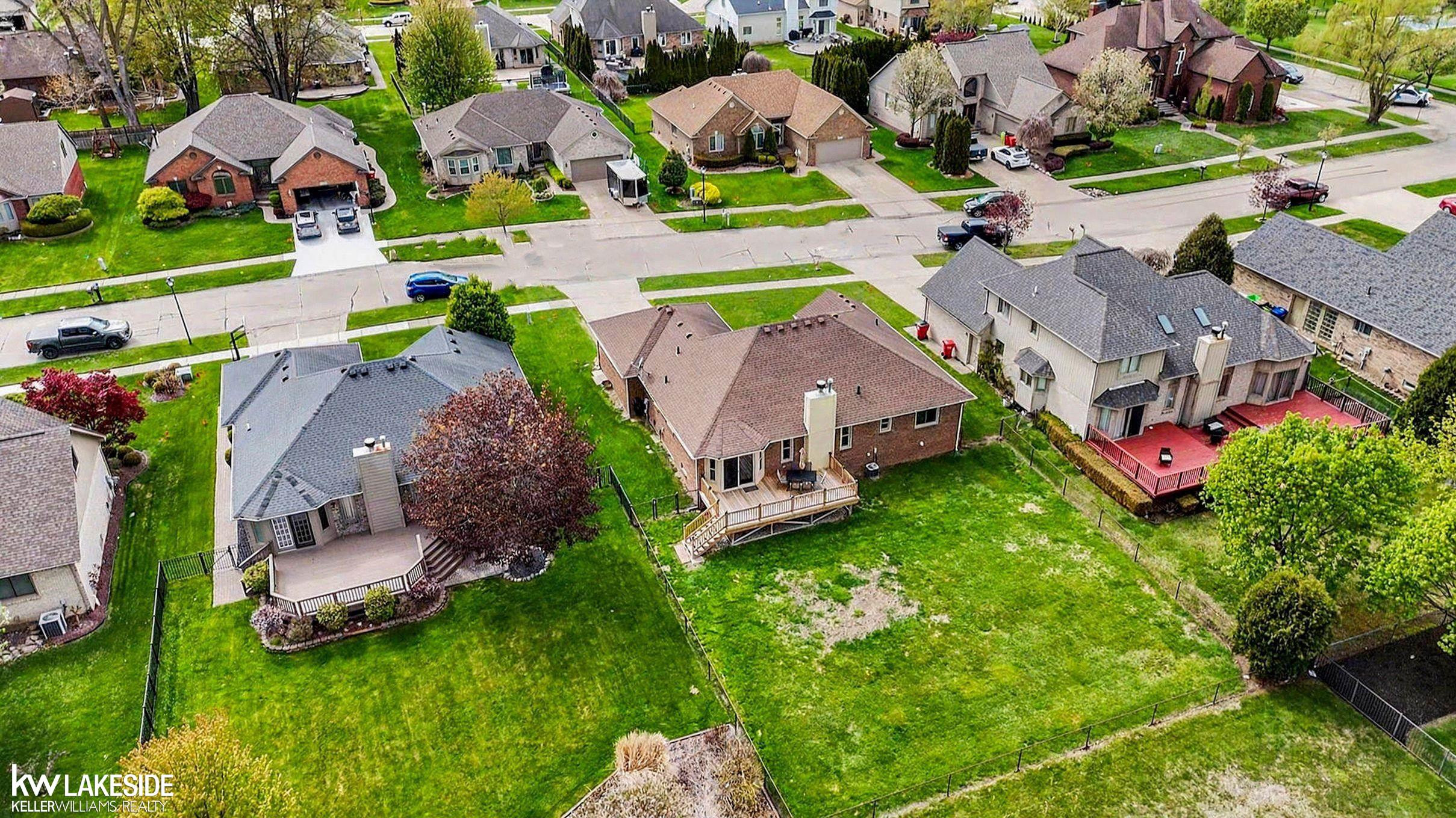 51434 Blue Spruce Drive, MI 48042 — Photo 31