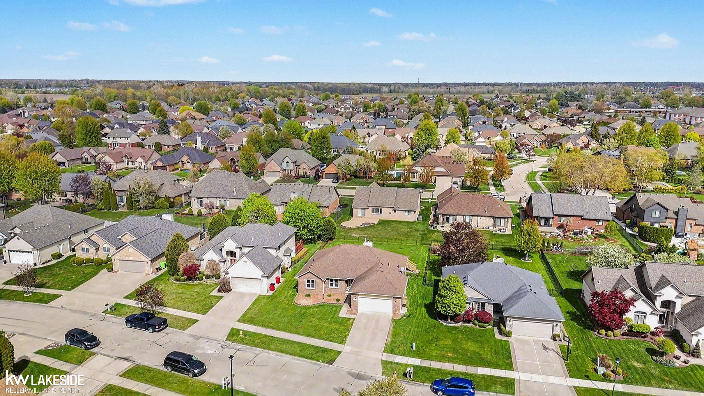 51434 Blue Spruce Drive, MI 48042 — Photo 32