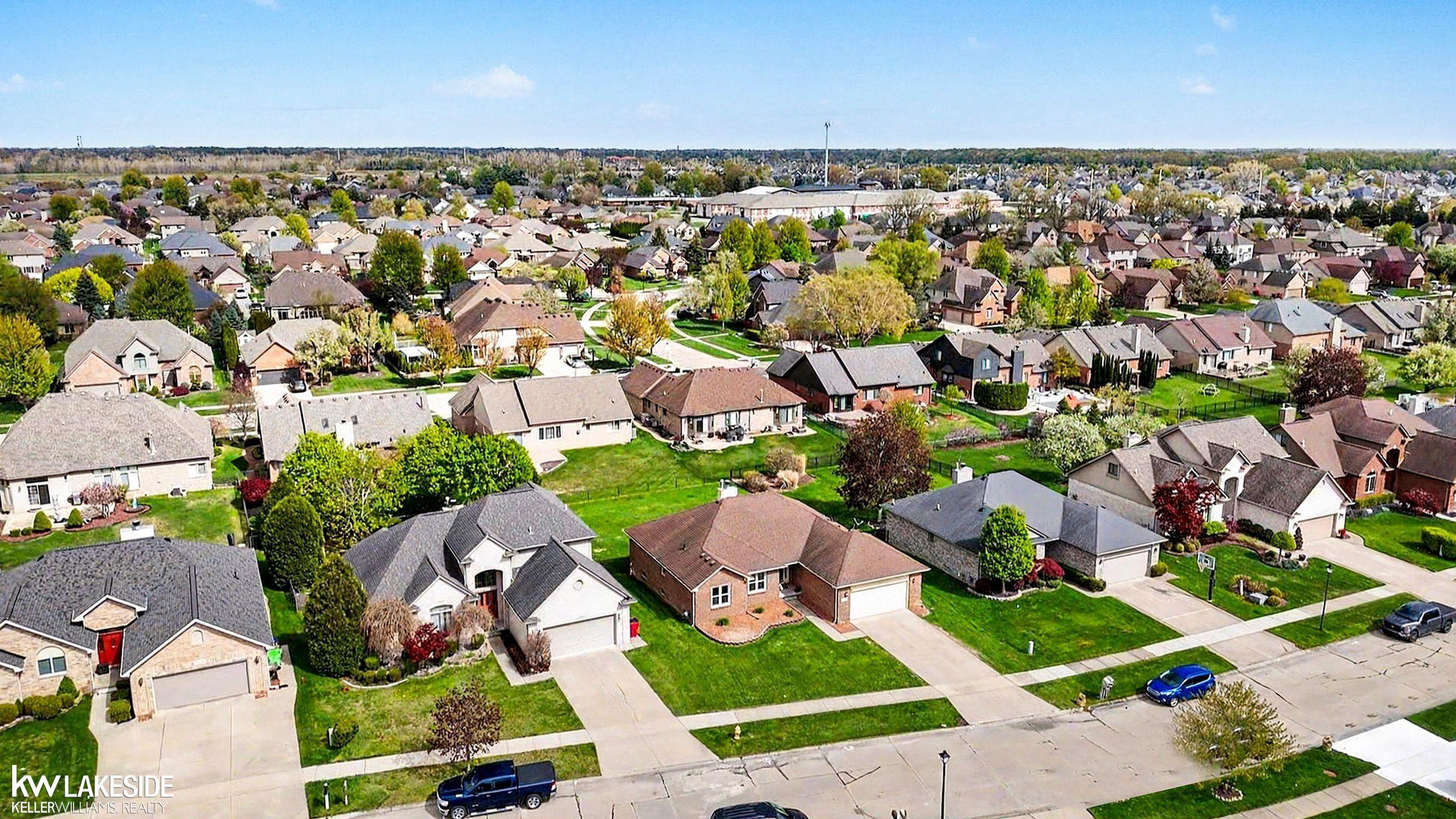 51434 Blue Spruce Drive, MI 48042 — Photo 33