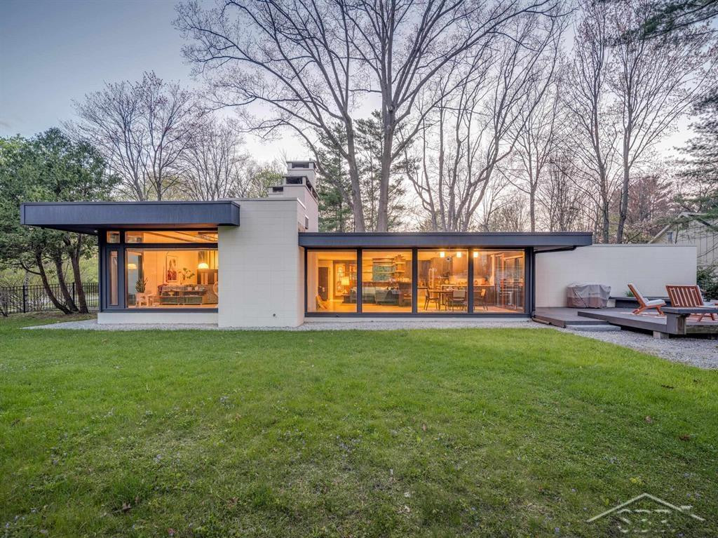 5208 Sunset Drive, Midland, MI 48640 — front exterior