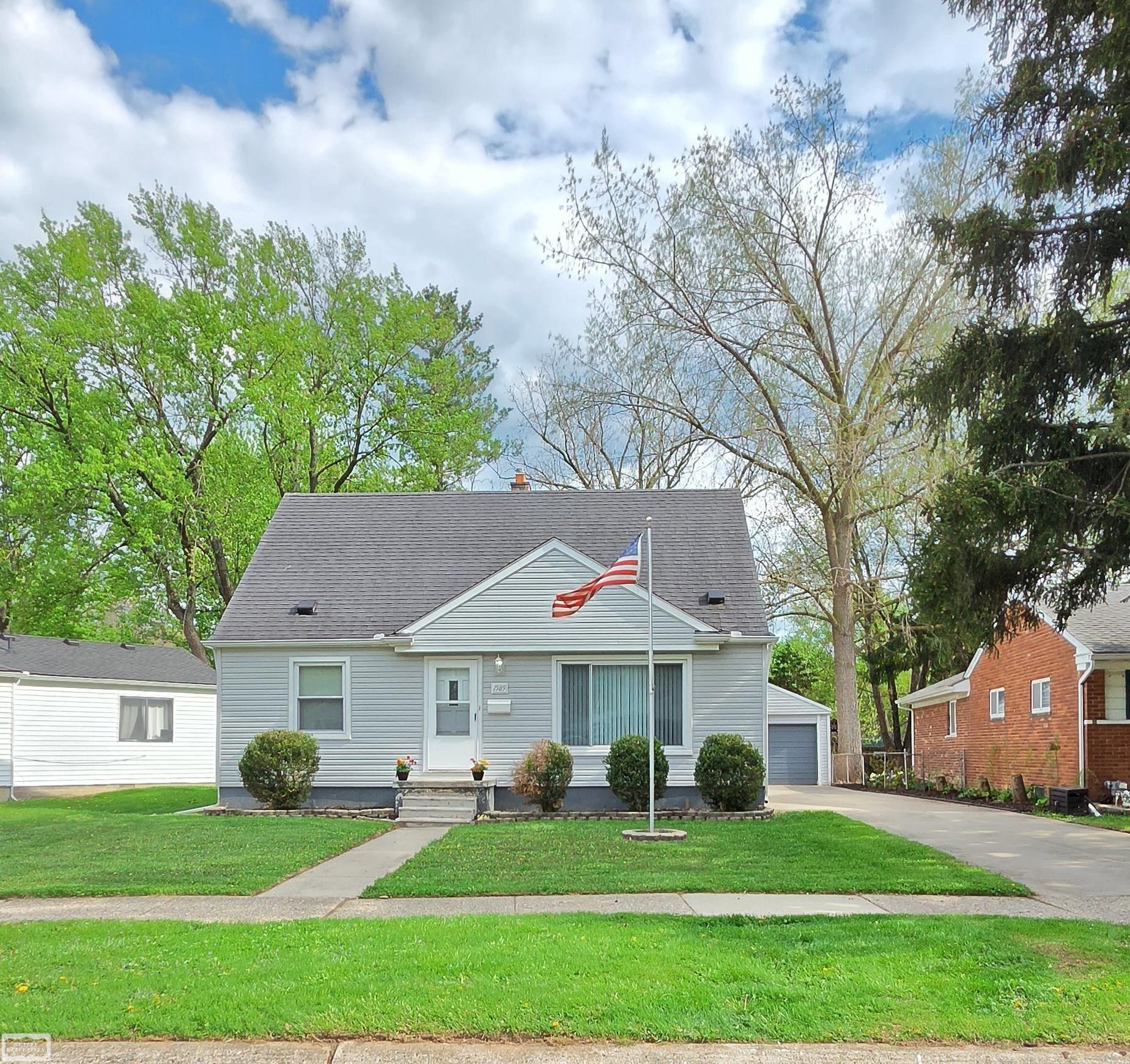 1589 Hampton Drive, Mount Clemens, MI 48043 — Photo 2
