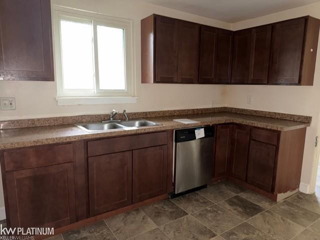 5439 River Road, MI — Photo 3
