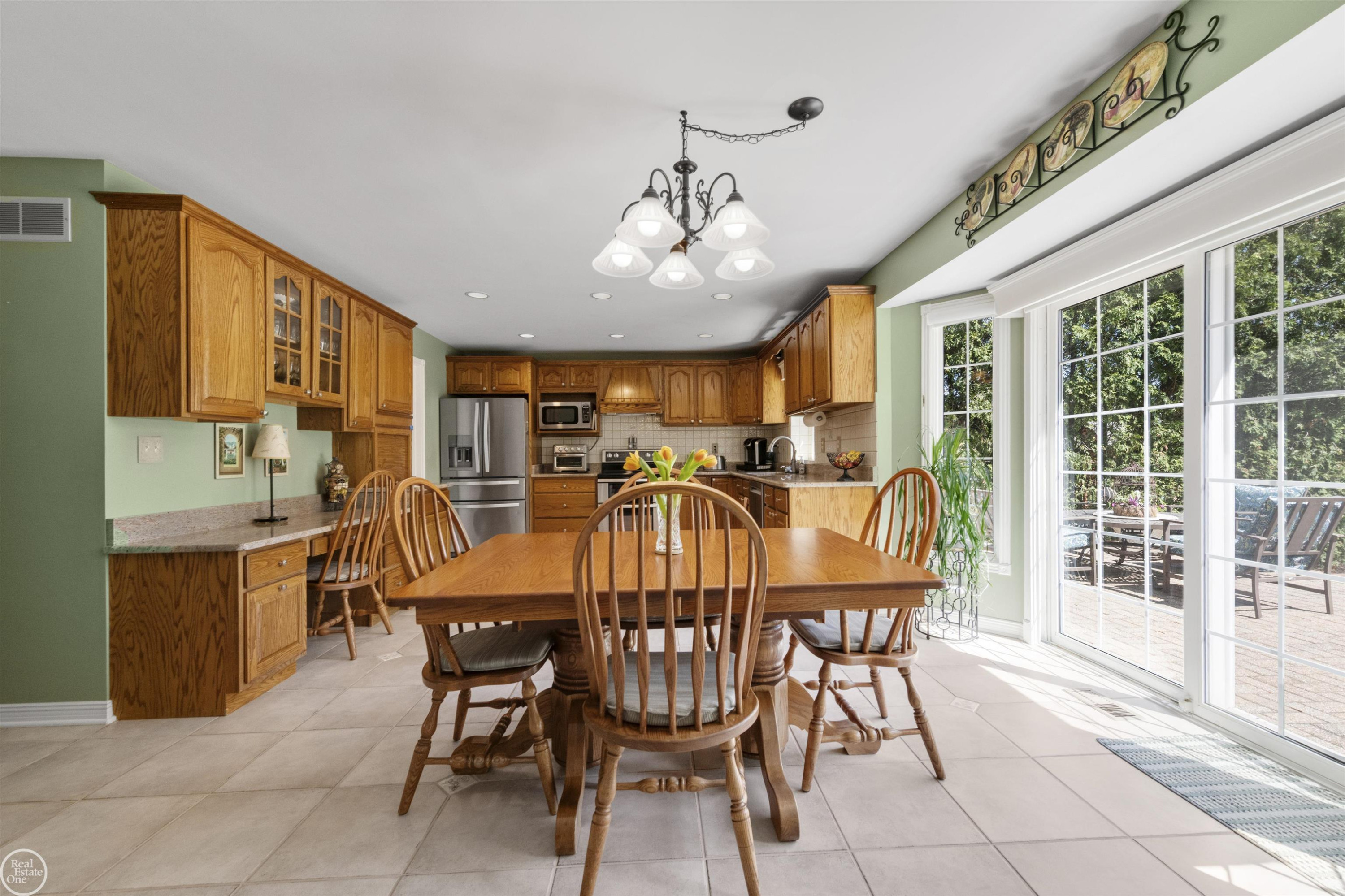 15790 Farmview Court, Fraser, MI 48026 — Photo 8