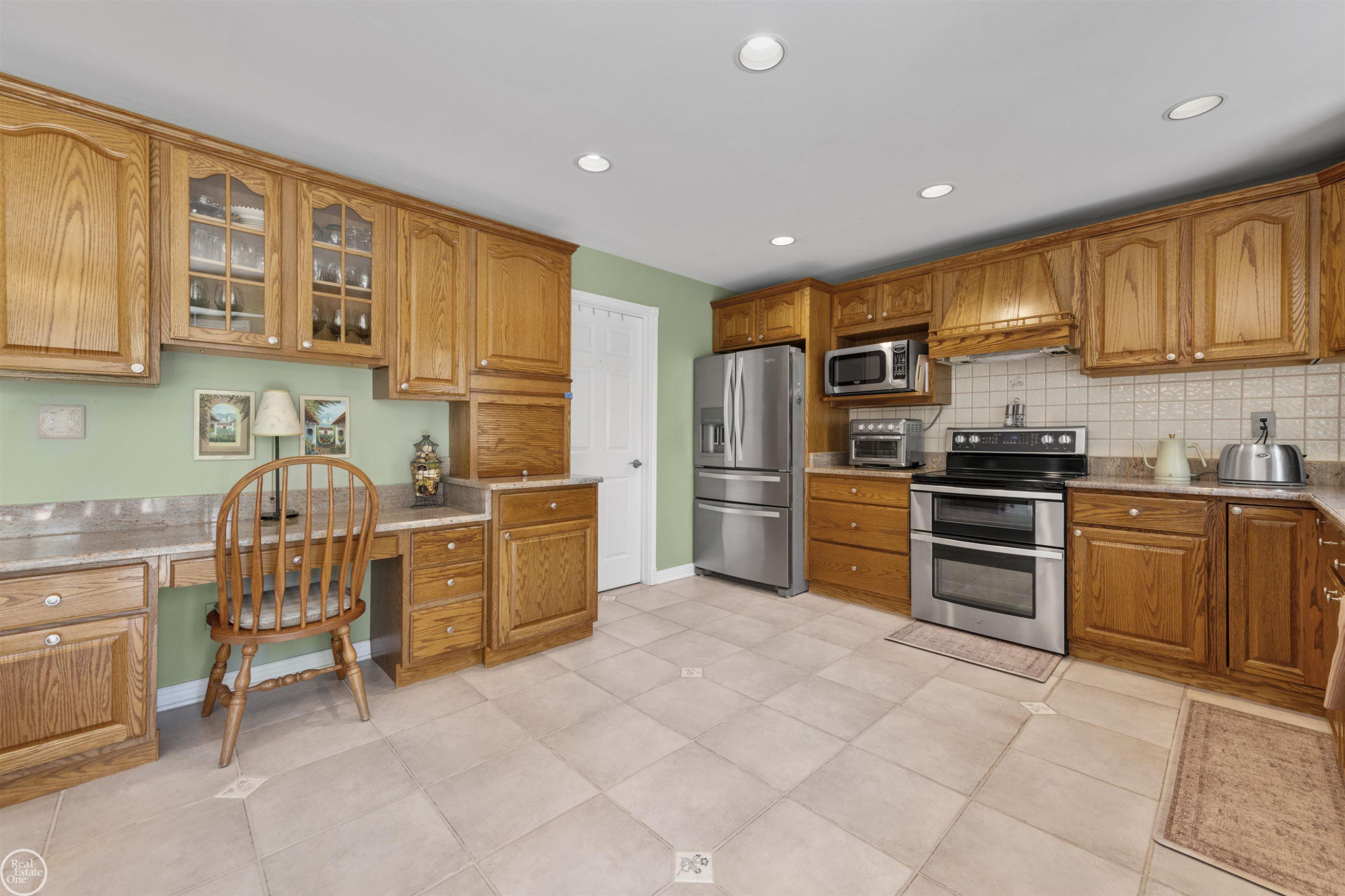 15790 Farmview Court, Fraser, MI 48026 — Photo 11