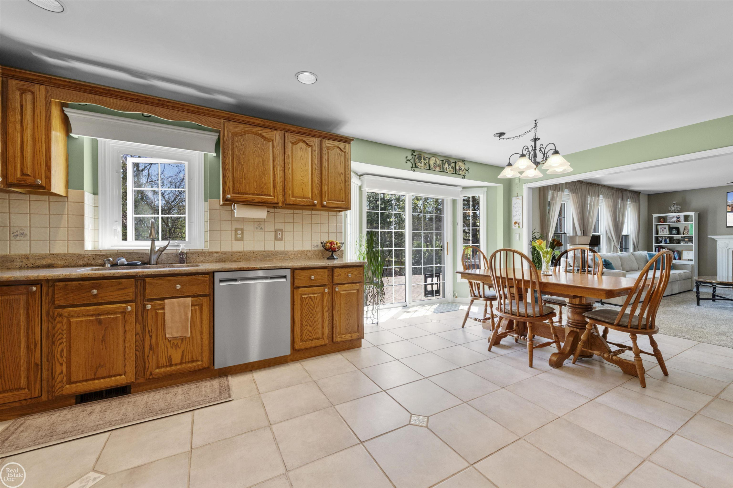 15790 Farmview Court, Fraser, MI 48026 — Photo 12