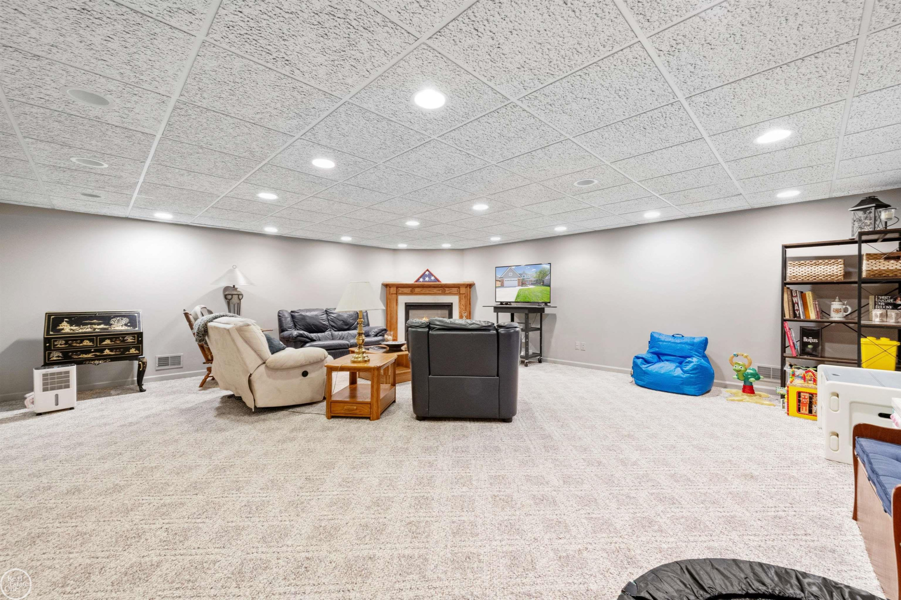 15790 Farmview Court, Fraser, MI 48026 — Photo 31