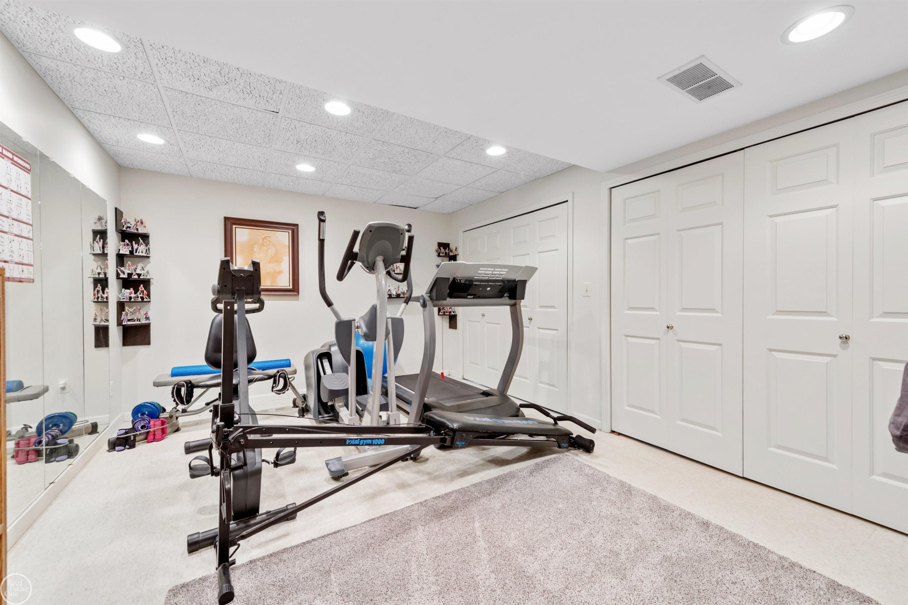 15790 Farmview Court, Fraser, MI 48026 — Photo 35